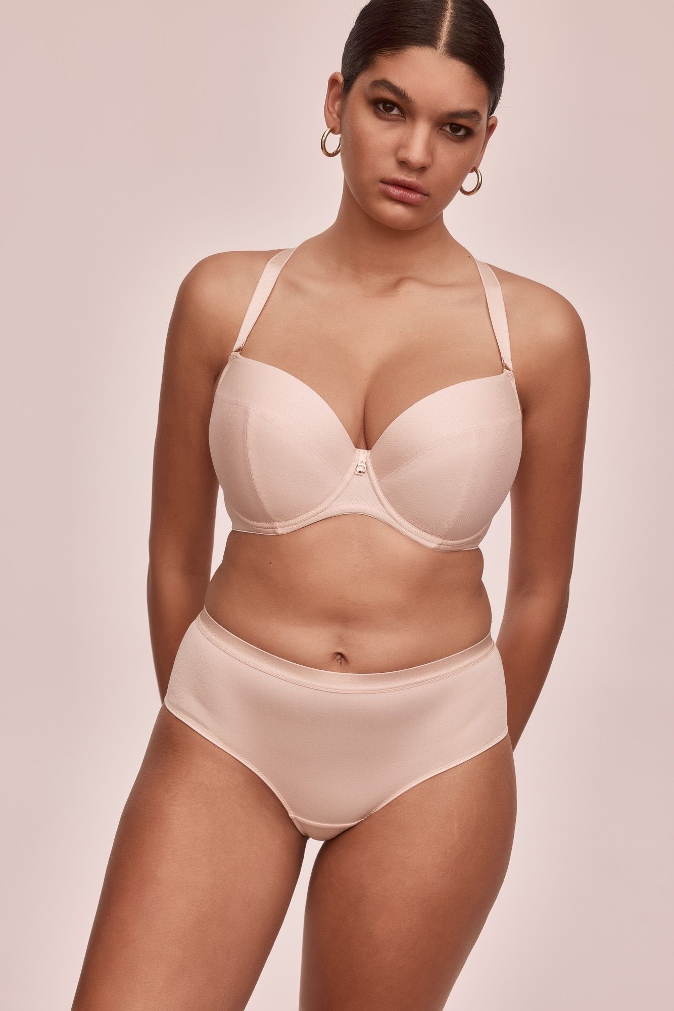 Телесный бюстгальтер Diamante на косточках 2