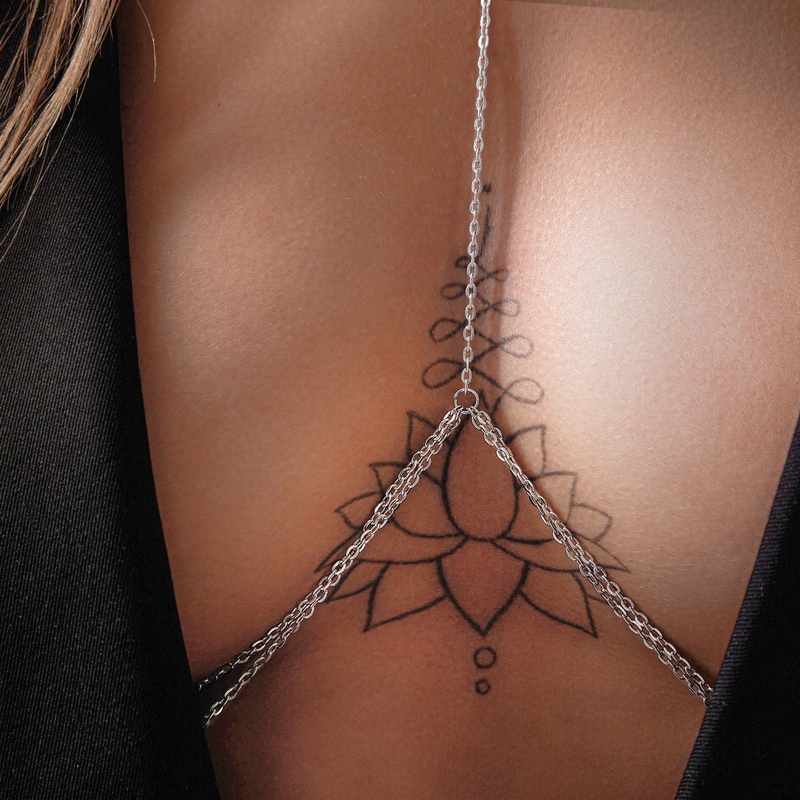 Оригинальная серебристая цепочка на грудь 2