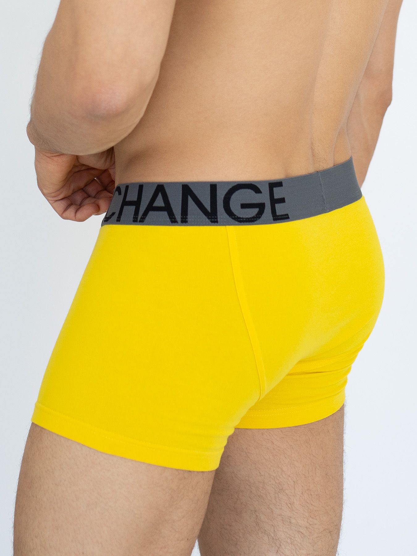 Яркие мужские трусы-боксеры с широкой резинкой 3