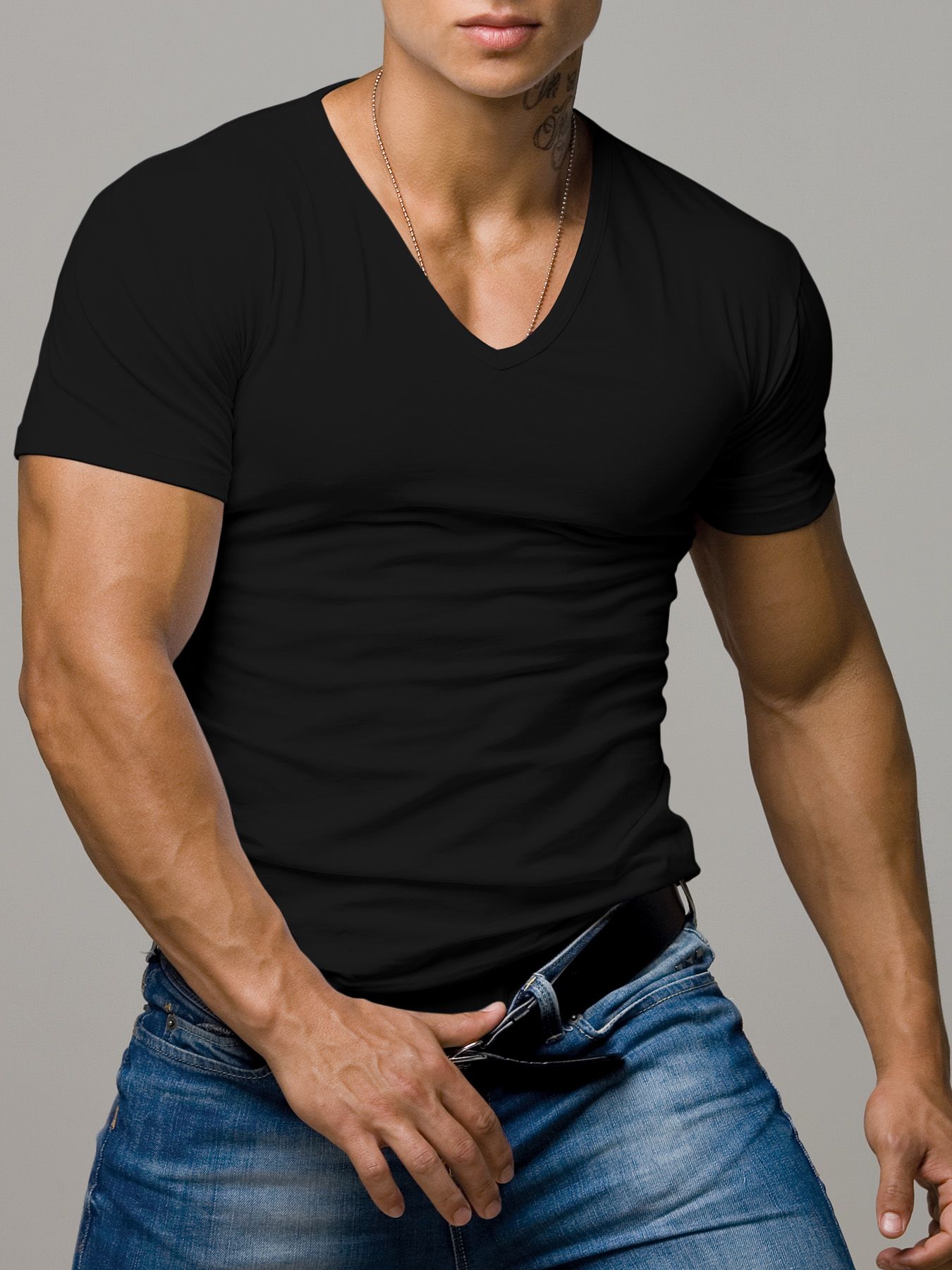 Мужская футболка с V-образным вырезом и шевроном на рукаве 1