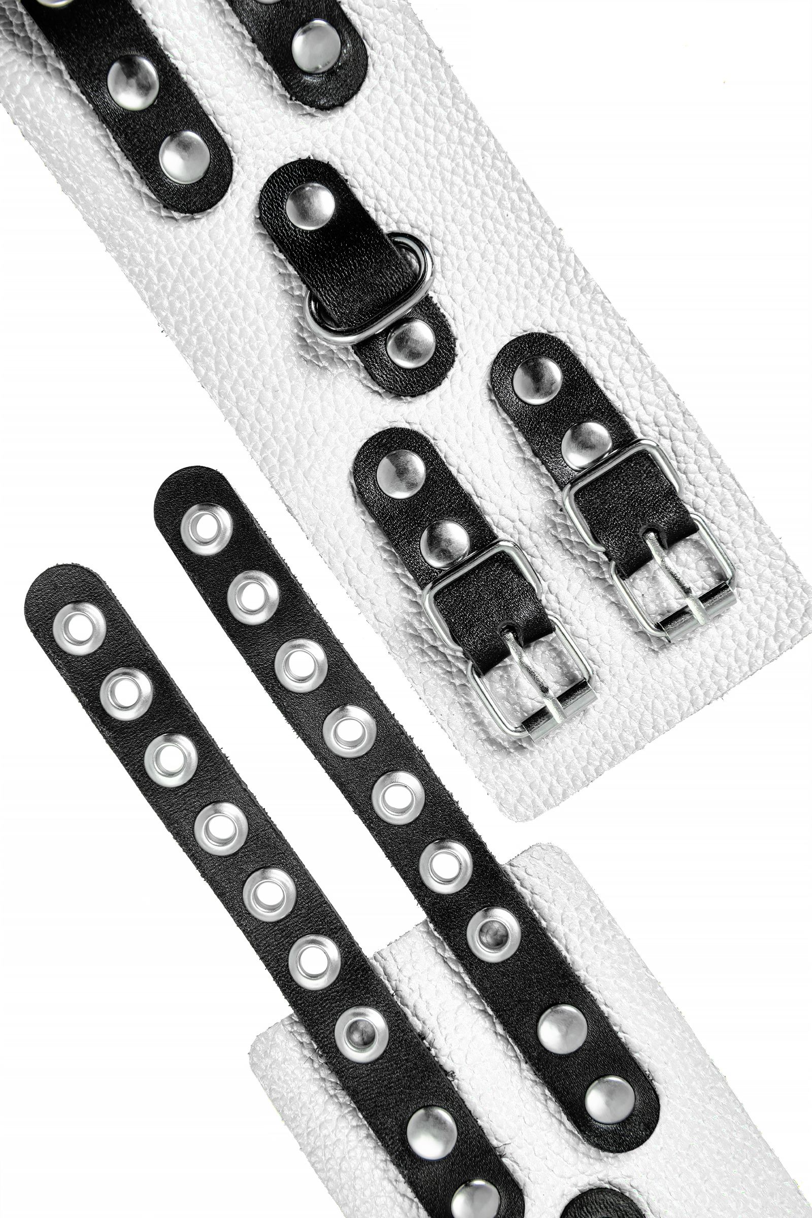 Бело-черные наручники с двумя ремешками и люверсами 7