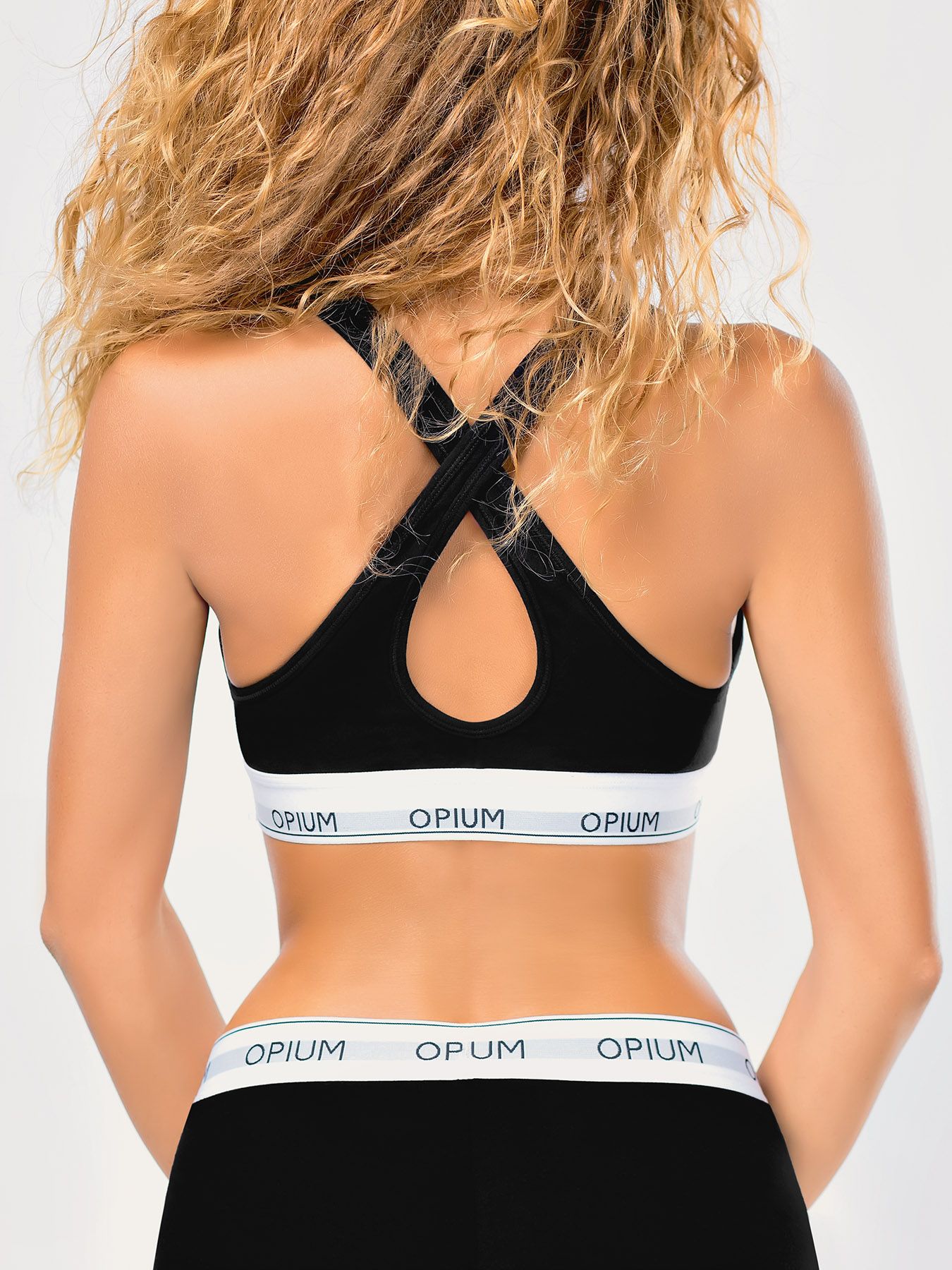 Комфортный топ-бра в спортивном стиле 2