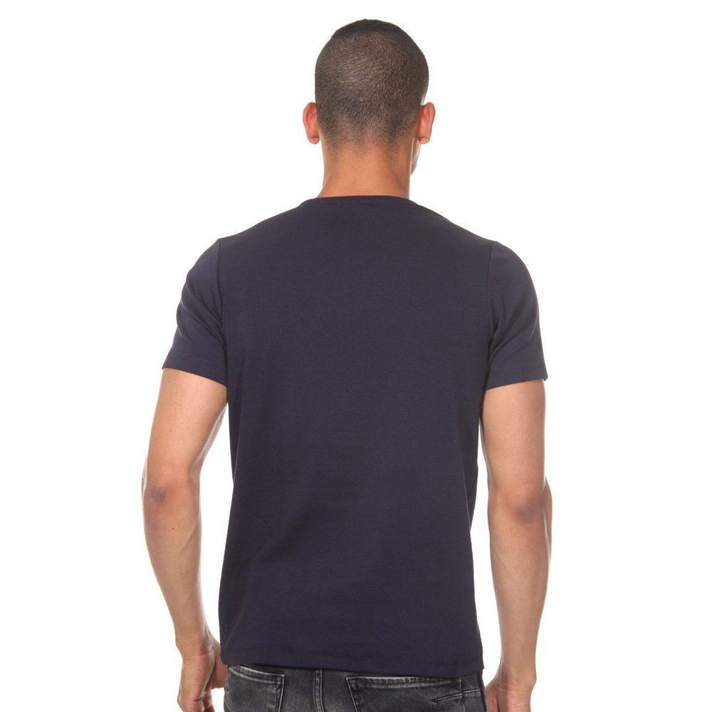 Темно-синяя футболка с V-образным вырезом 2