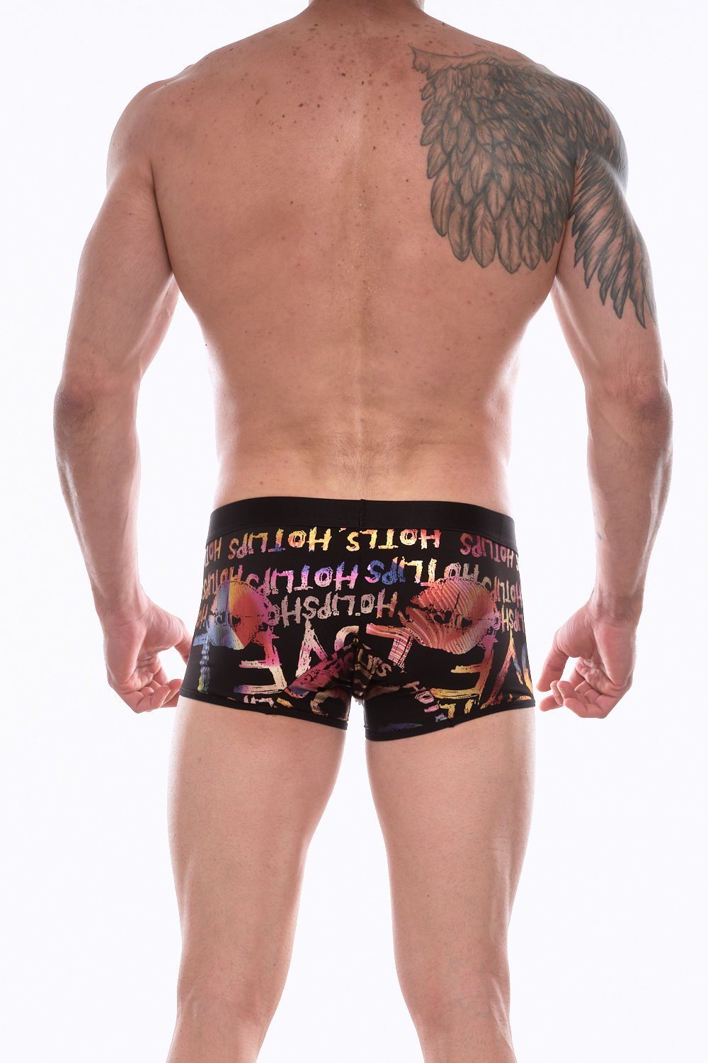 Черные трусы-боксеры с разноцветным принтом в виде надписей и губ 3