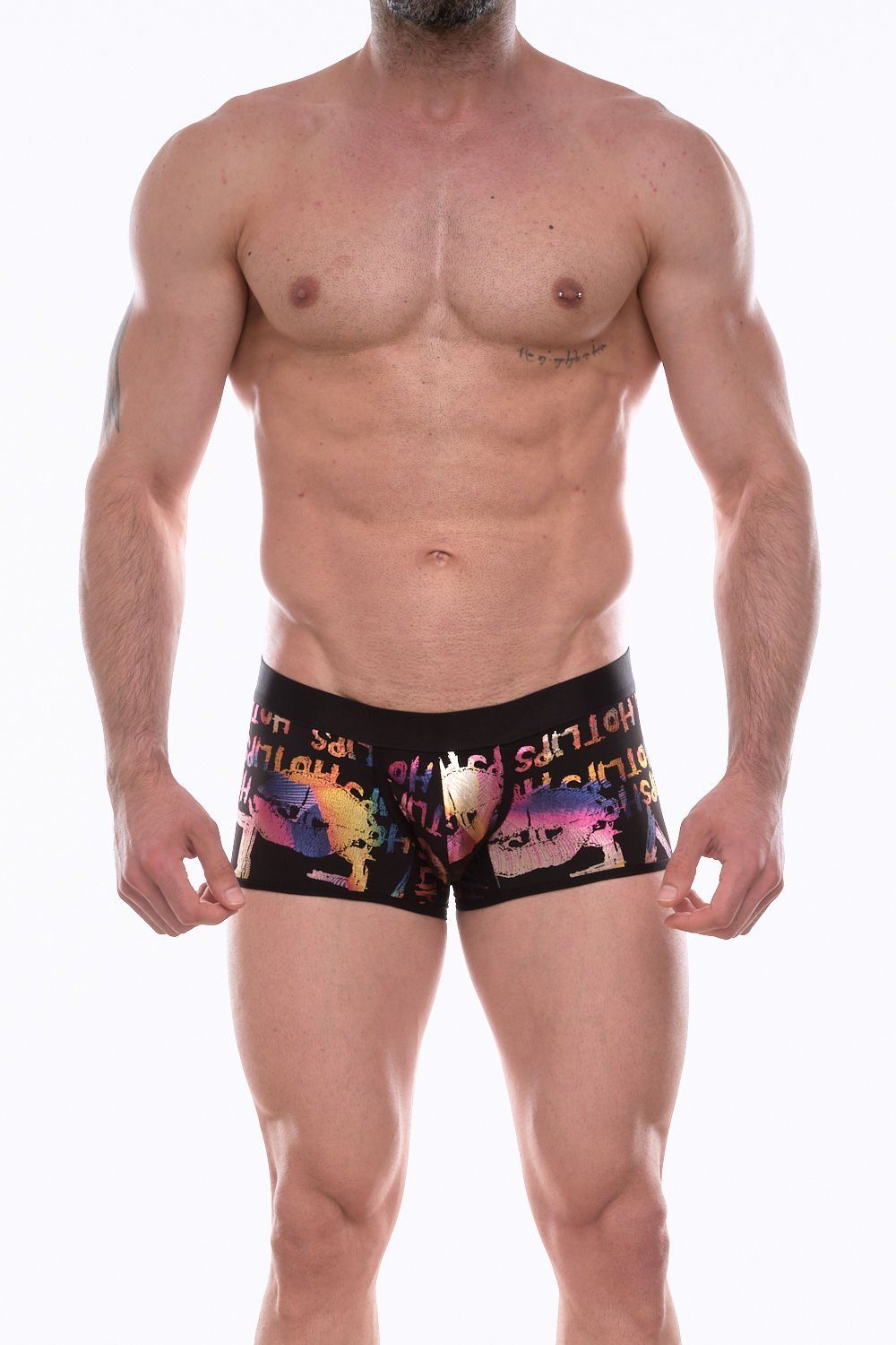 Черные трусы-боксеры с разноцветным принтом в виде надписей и губ 1