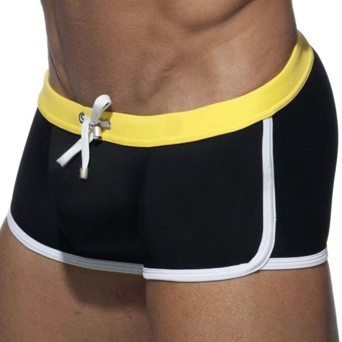 Черные мужские плавки-хипсы с контрастной отделкой 1