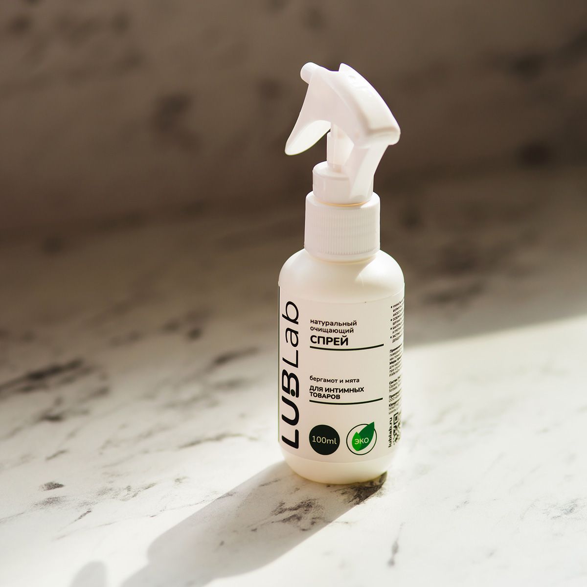 Натуральный очищающий эко-спрей для секс-игрушек с ароматом бергамота и мяты - 100 мл. 5