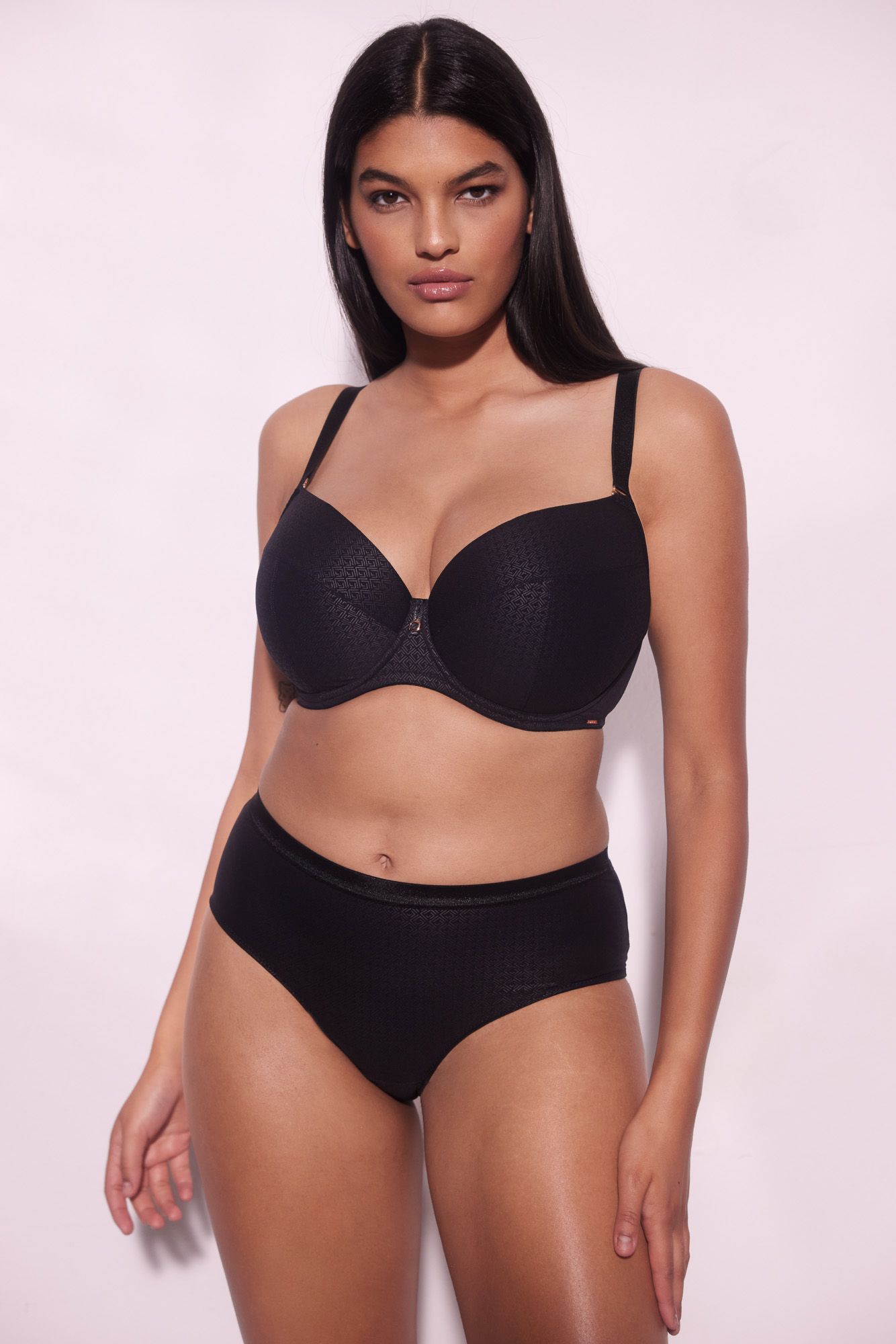 Черный бюстгальтер Diamante на косточках 3