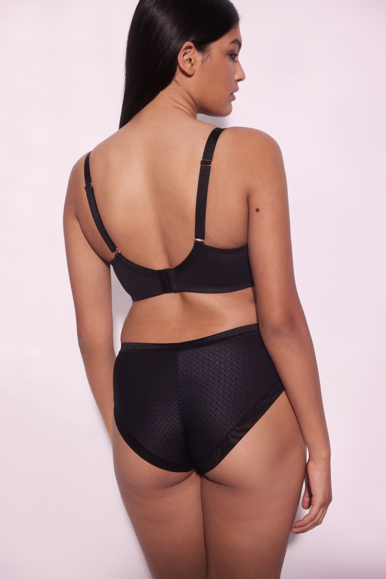 Черный бюстгальтер Diamante на косточках 4