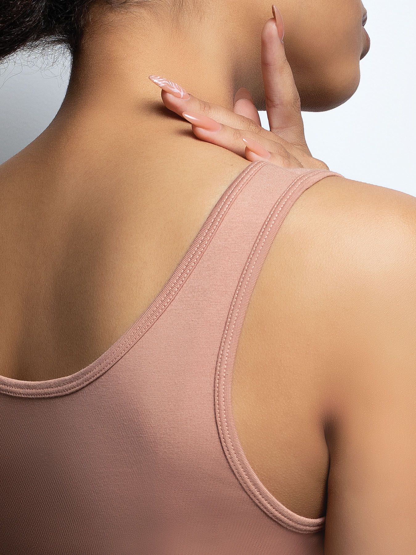 Женская майка с широкими бретелями 4