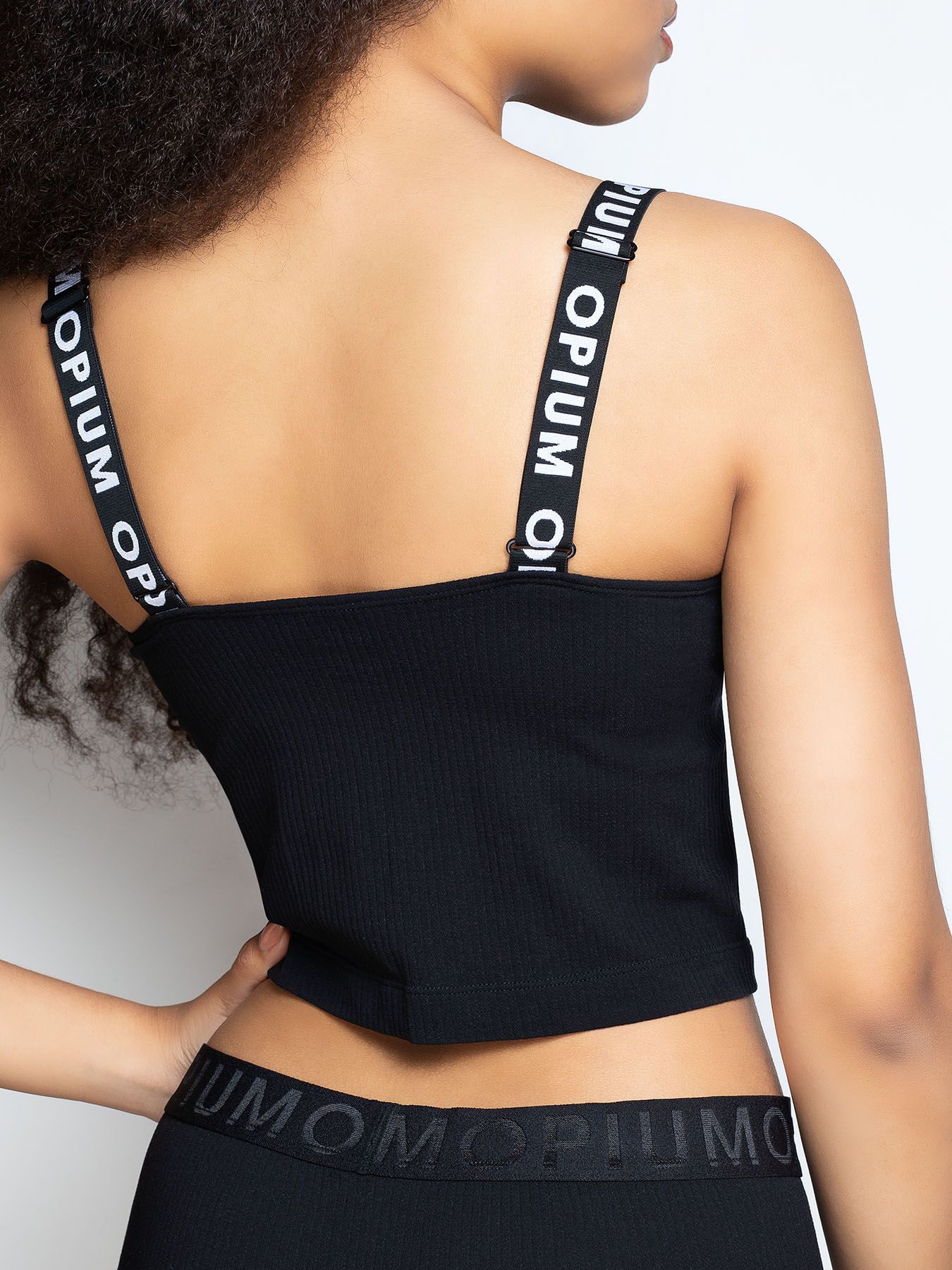 Женский укороченный топ из мягкого трикотажа в рубчик 2