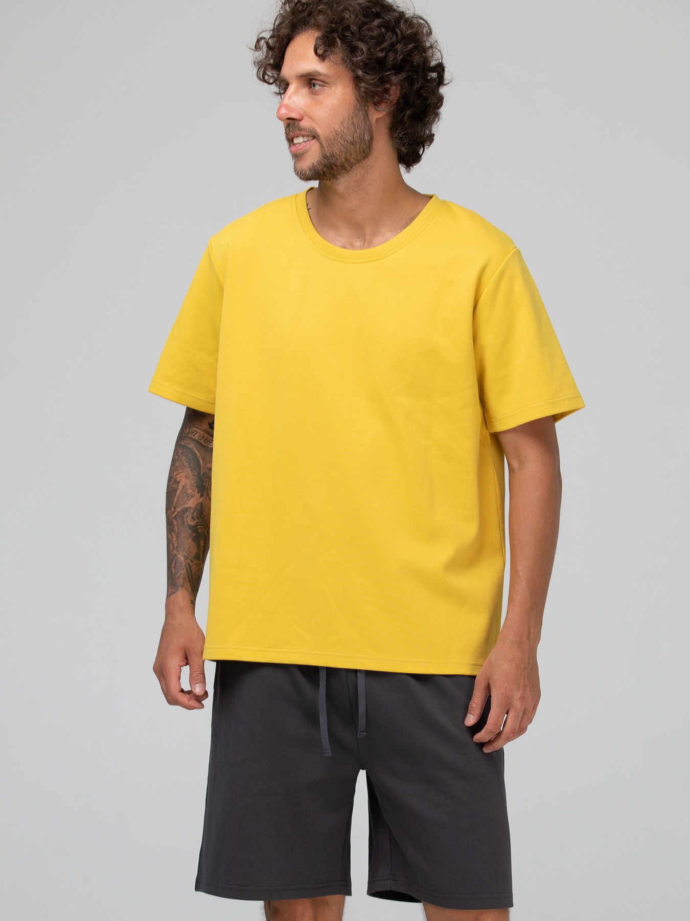 Мужской костюм для дома и отдыха: футболка и шорты 9