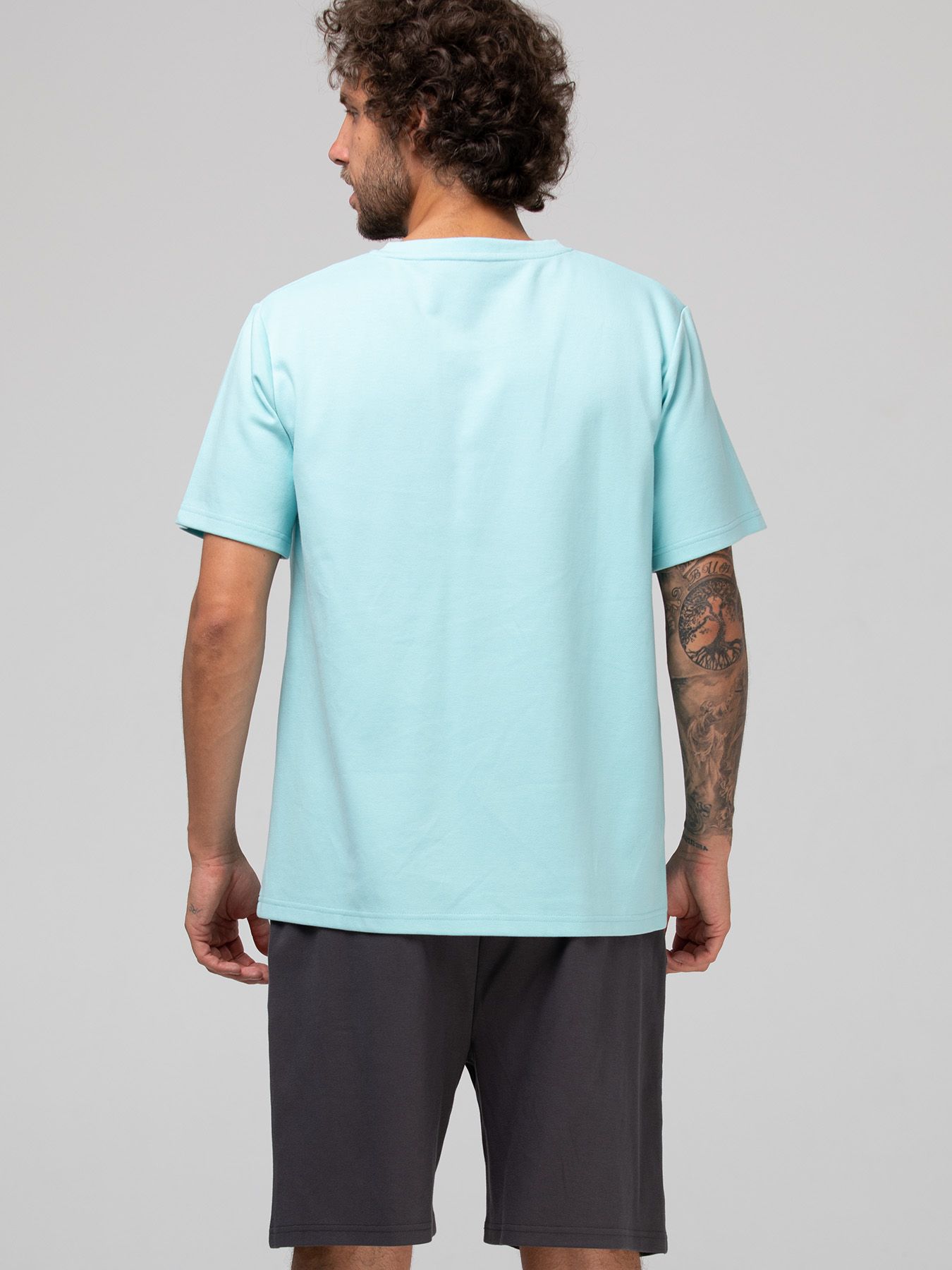 Мужской костюм для дома и отдыха: футболка и шорты 2