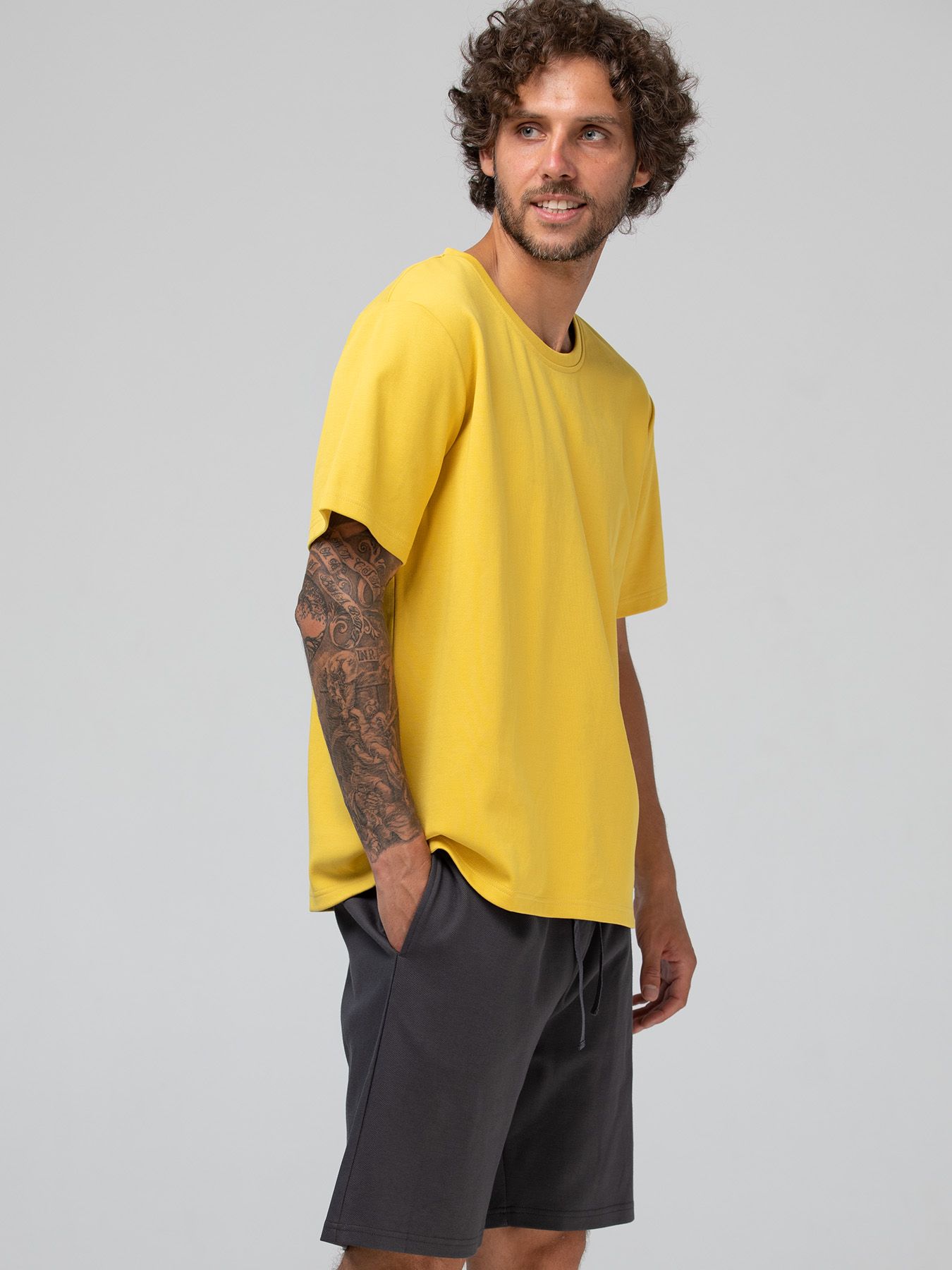 Мужской костюм для дома и отдыха: футболка и шорты 10