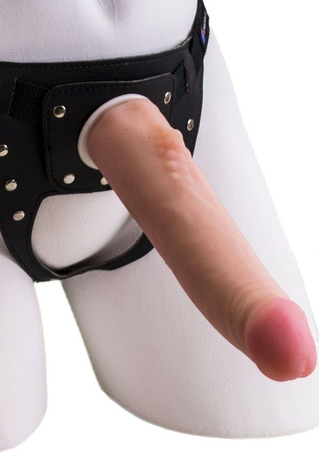 Реалистичный страпон Harness из трусиков и насадки-фаллоса - 18,5 см. 1