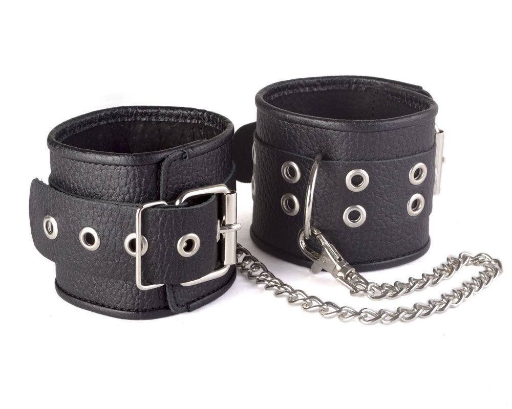 Кожаные черные оковы с широким ремешком, соединенные цепочкой  2
