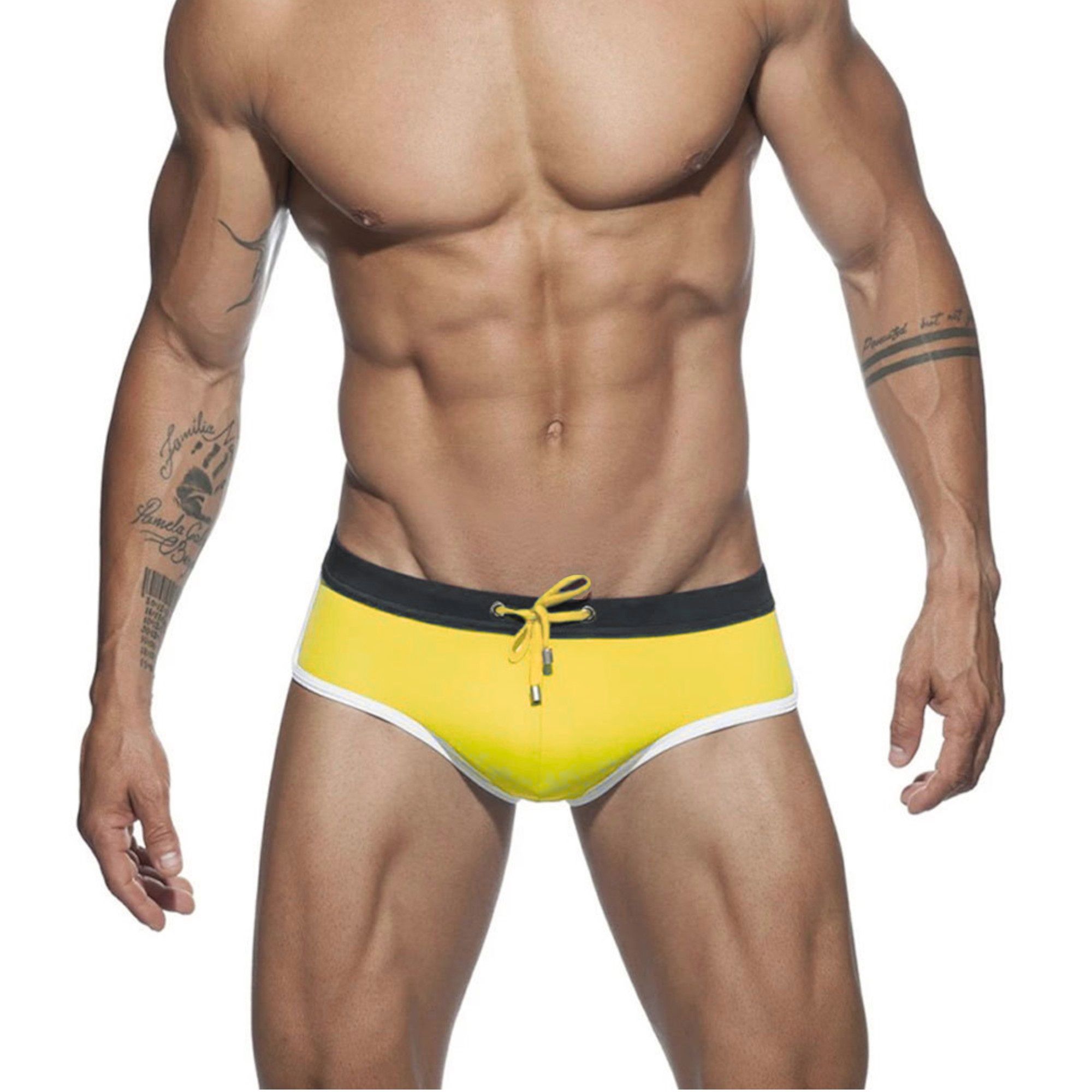 Желтые мужские плавки-брифы с контрастной отделкой 1