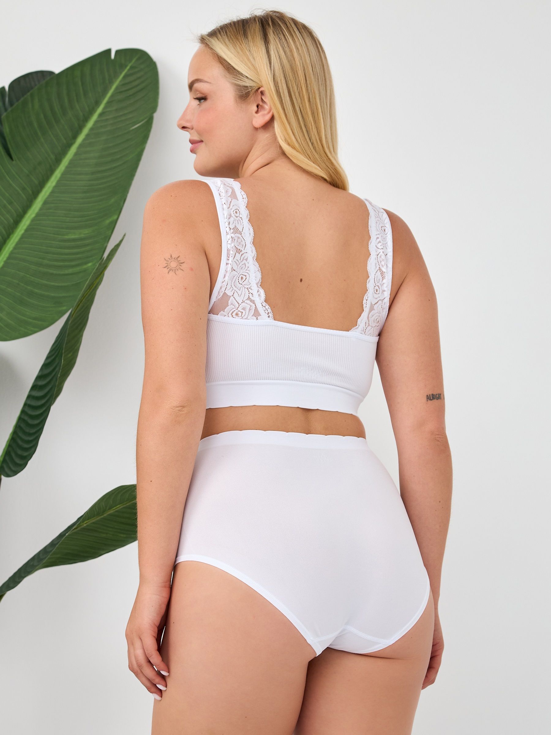 Набор из 3 бюстгальтеров-топов в мелкий рубчик с кружевом на бретелях 8