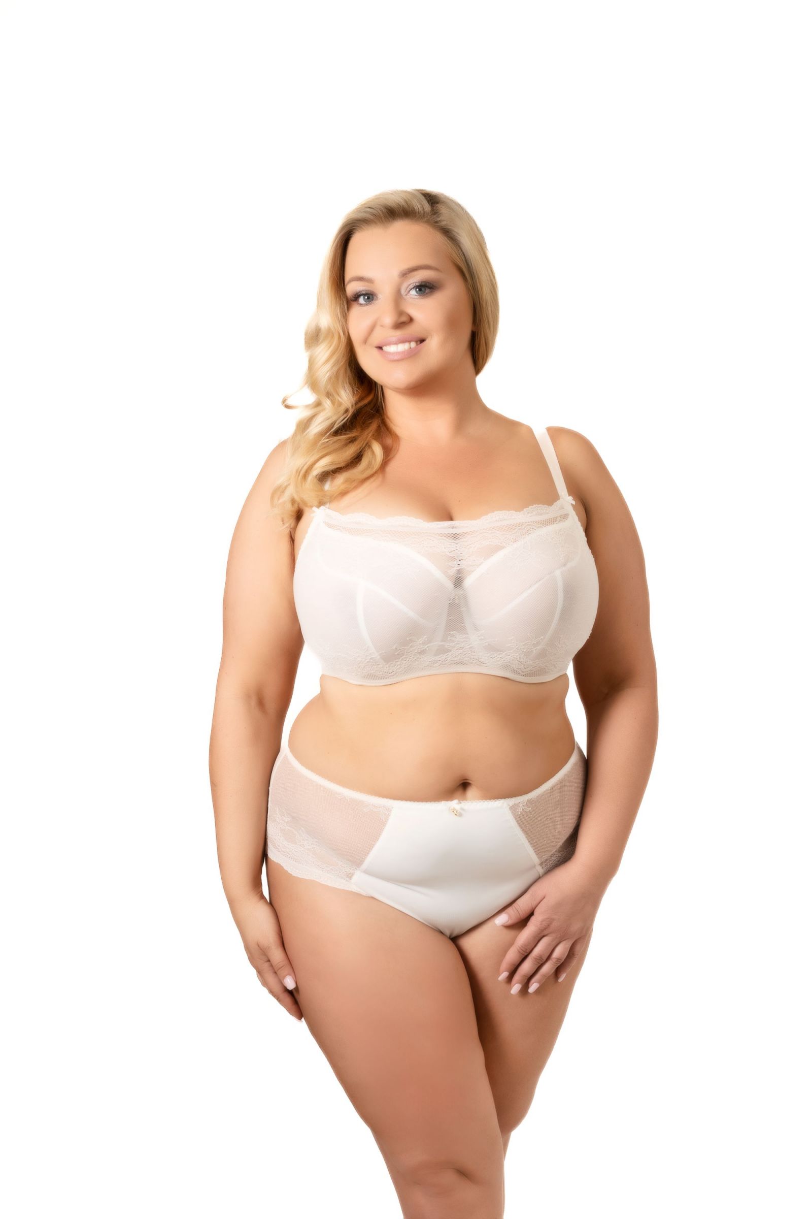 Бюстгальтер-топ с мягкими чашками +size из сетки и гипюра 2