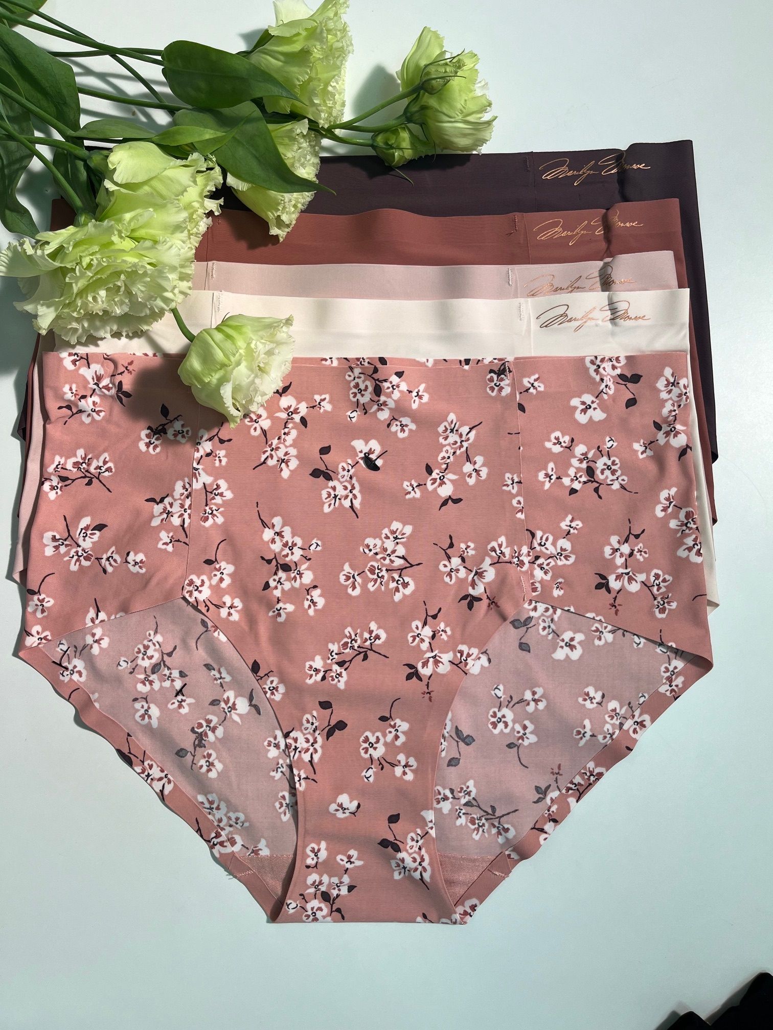 Набор из 5 бесшовных трусиков: в цветочек и 4 однотонных 1