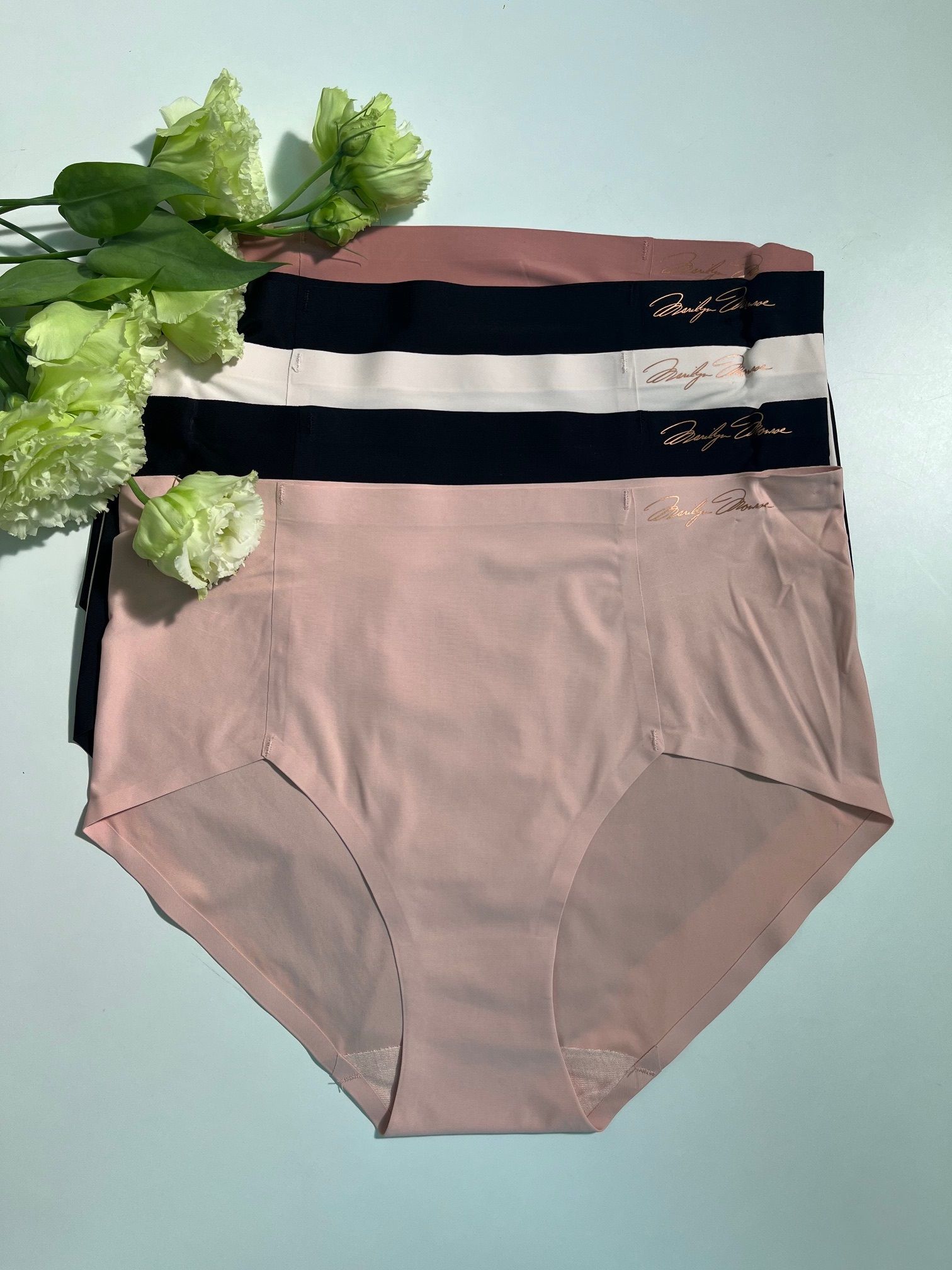 Набор из 5 однотонных разноцветных бесшовных трусиков 1