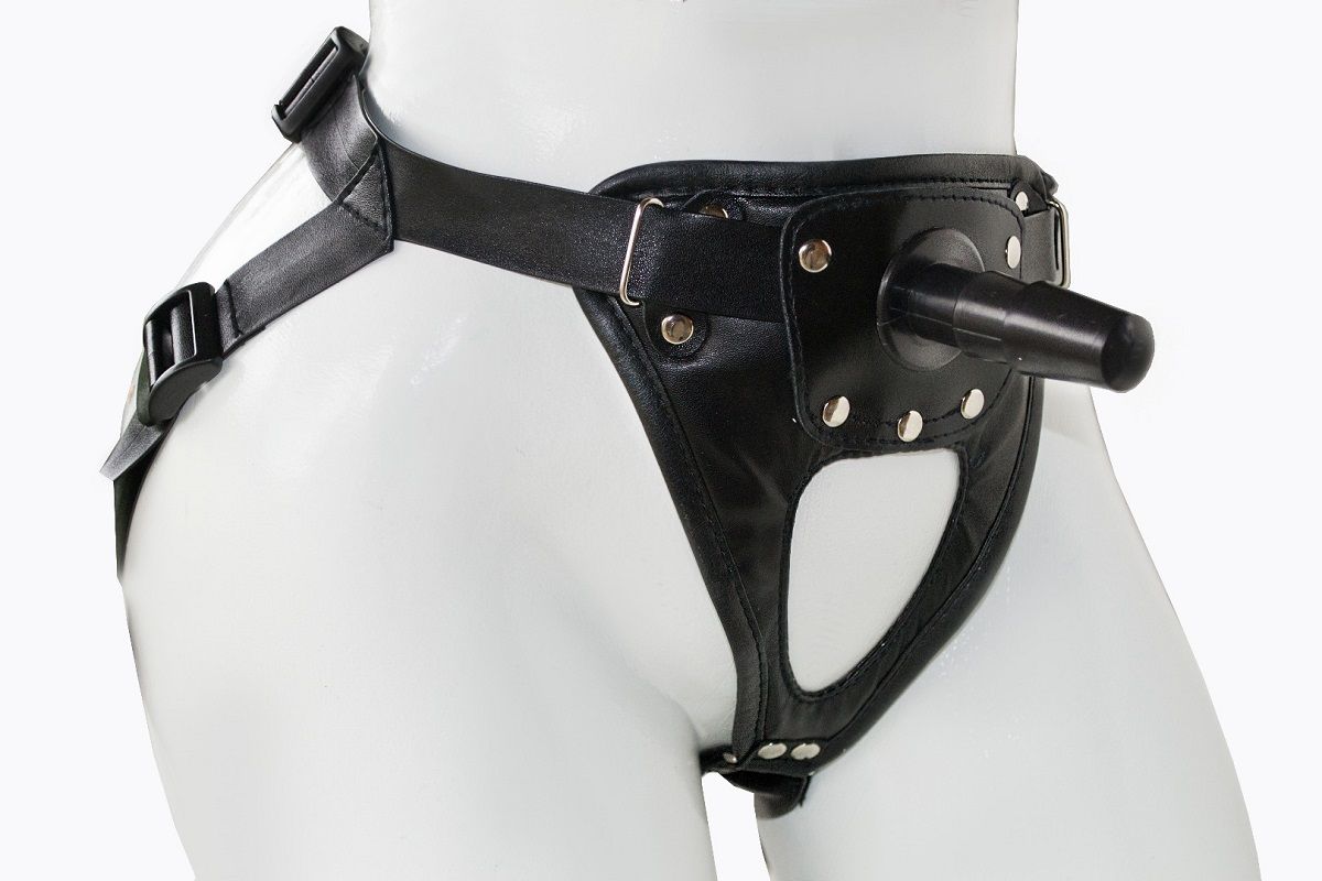 Страпон телесного цвета с регулируемыми трусиками - 15,7 см. 6