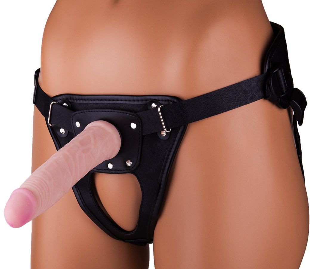 Телесный ультра реалистичный страпон с регулируемыми трусиками - 16,5 см. 1