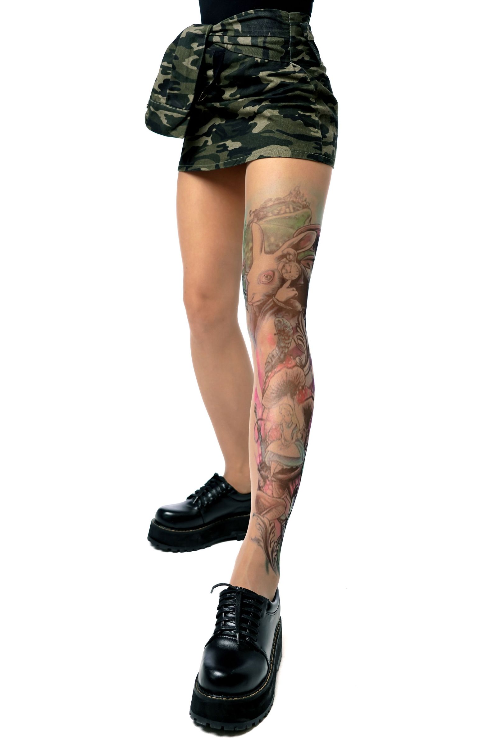 Колготки с принтом в виде героев «Алисы в Стране чудес» 7