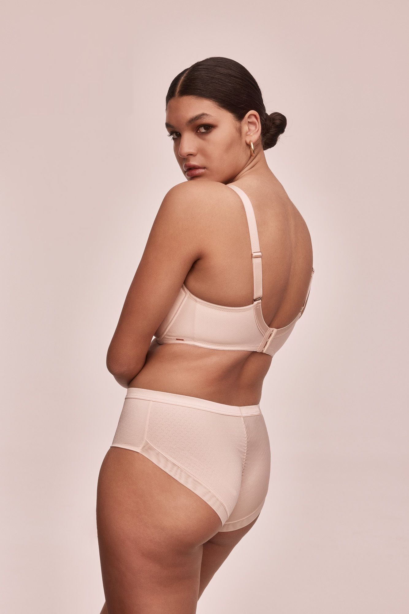 Телесный бюстгальтер Diamante на косточках 3