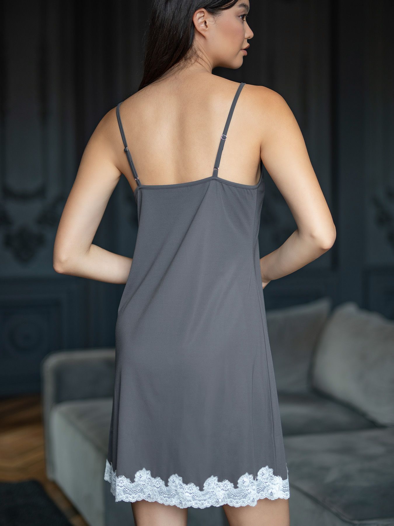 Женская сорочка на тонких бретелях 2