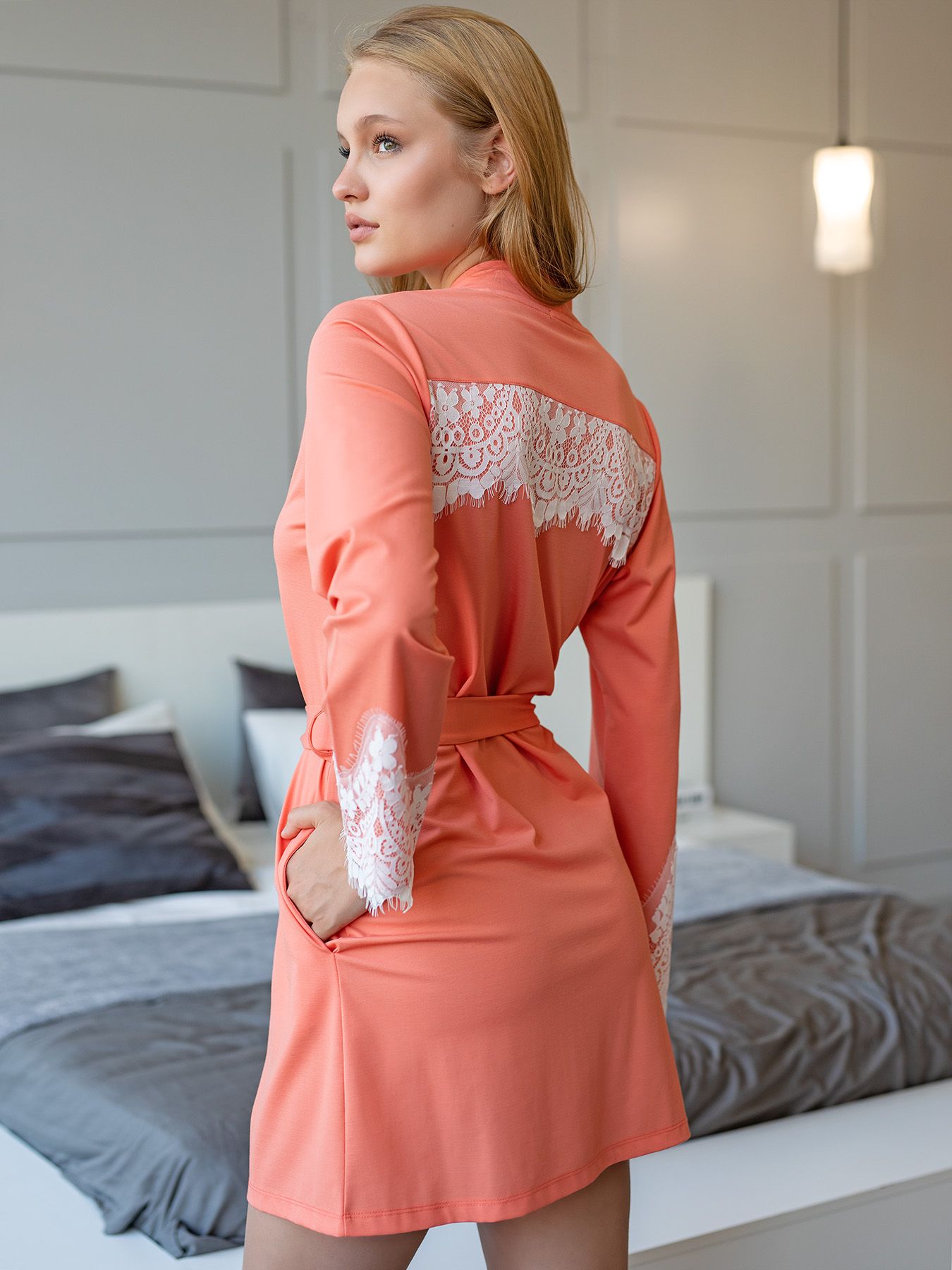 Коралловый халат с кружевом 2