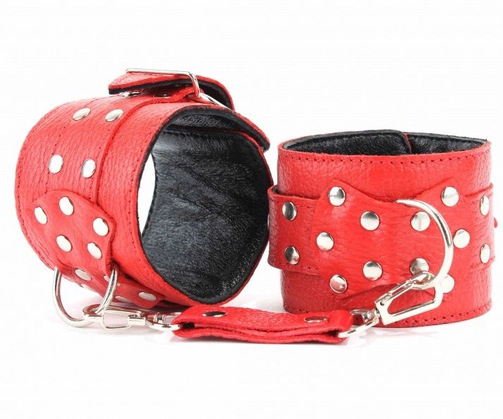 Красные кожаные наручники 1