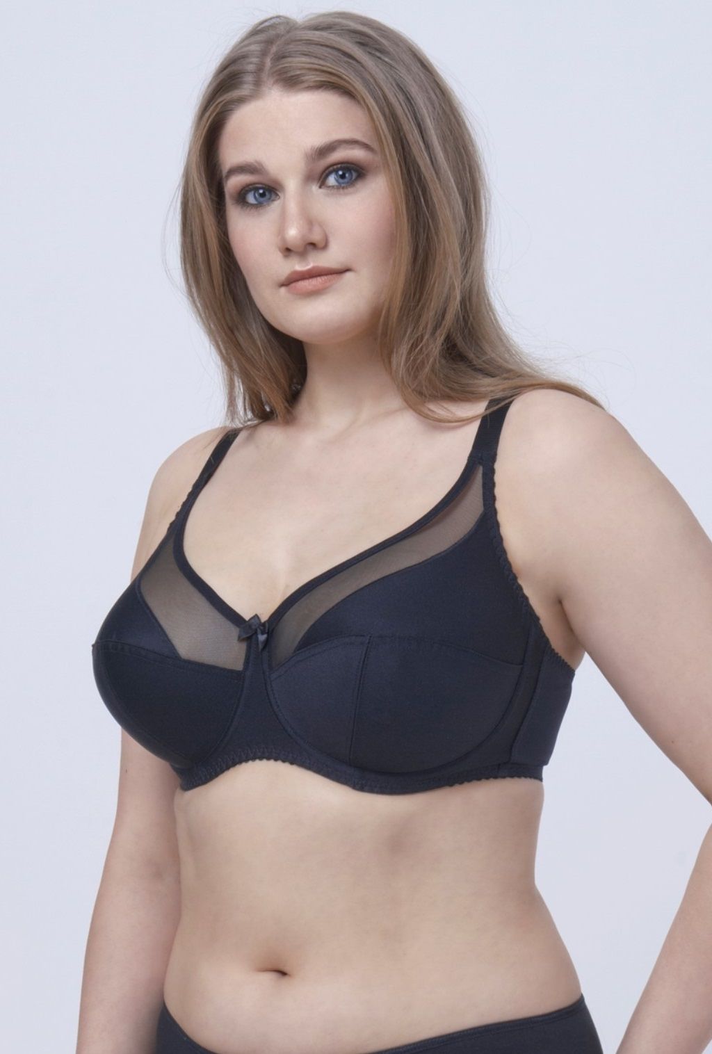 Бюстгальтер на каркасах с Т-образным членением чашек 4