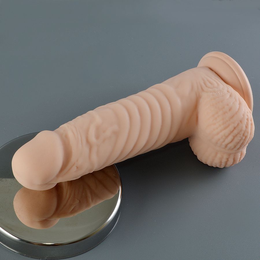 Телесный фаллоимитатор с мошонкой на присоске Iggy 2
