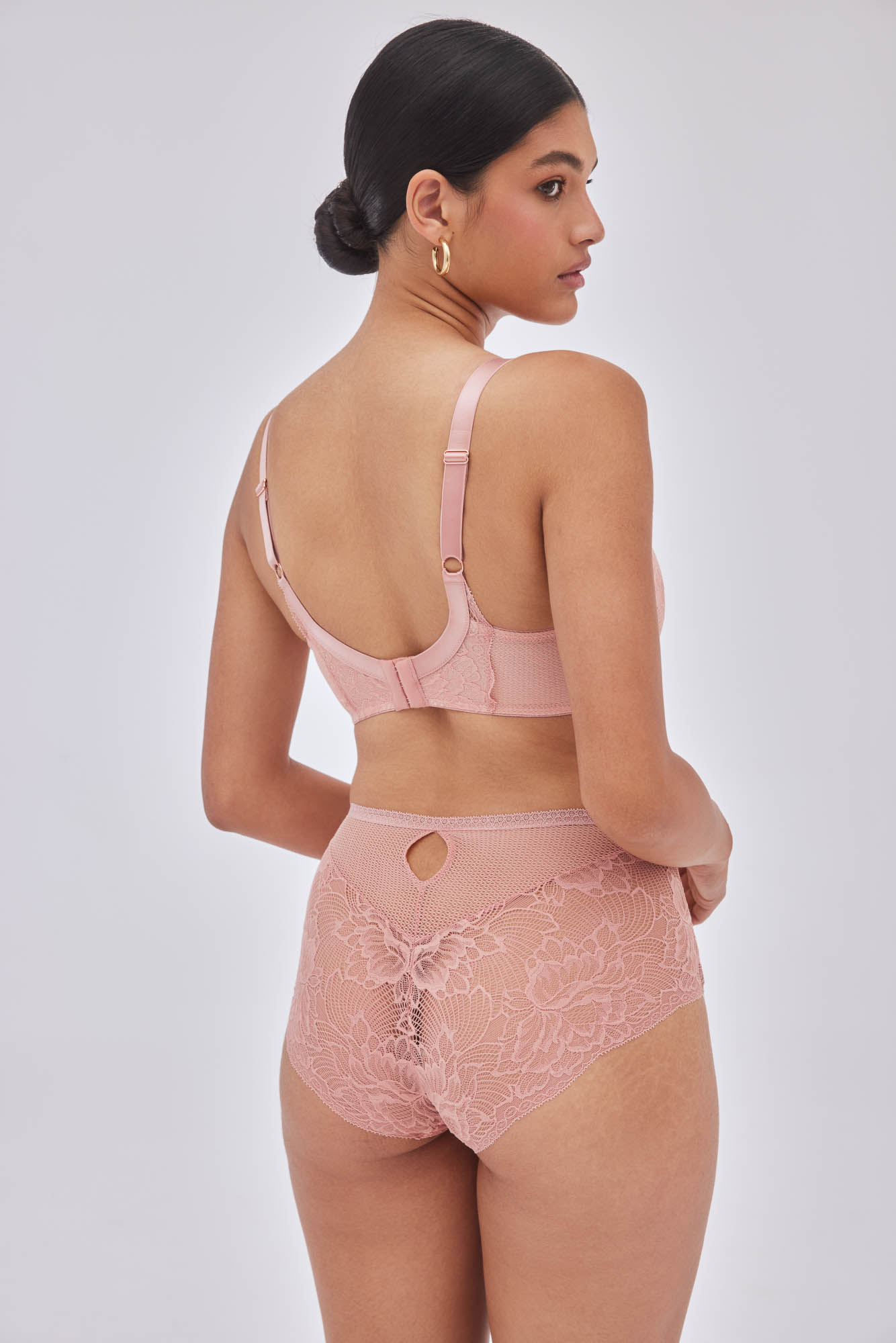 Бюстгальтер Nude Rose с чашками на тонком поролоне 3