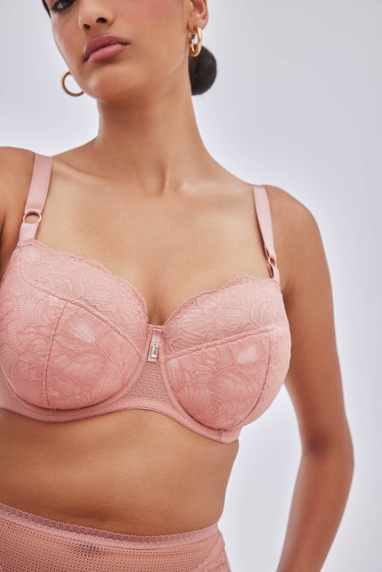 Бюстгальтер Nude Rose с чашками на тонком поролоне 1