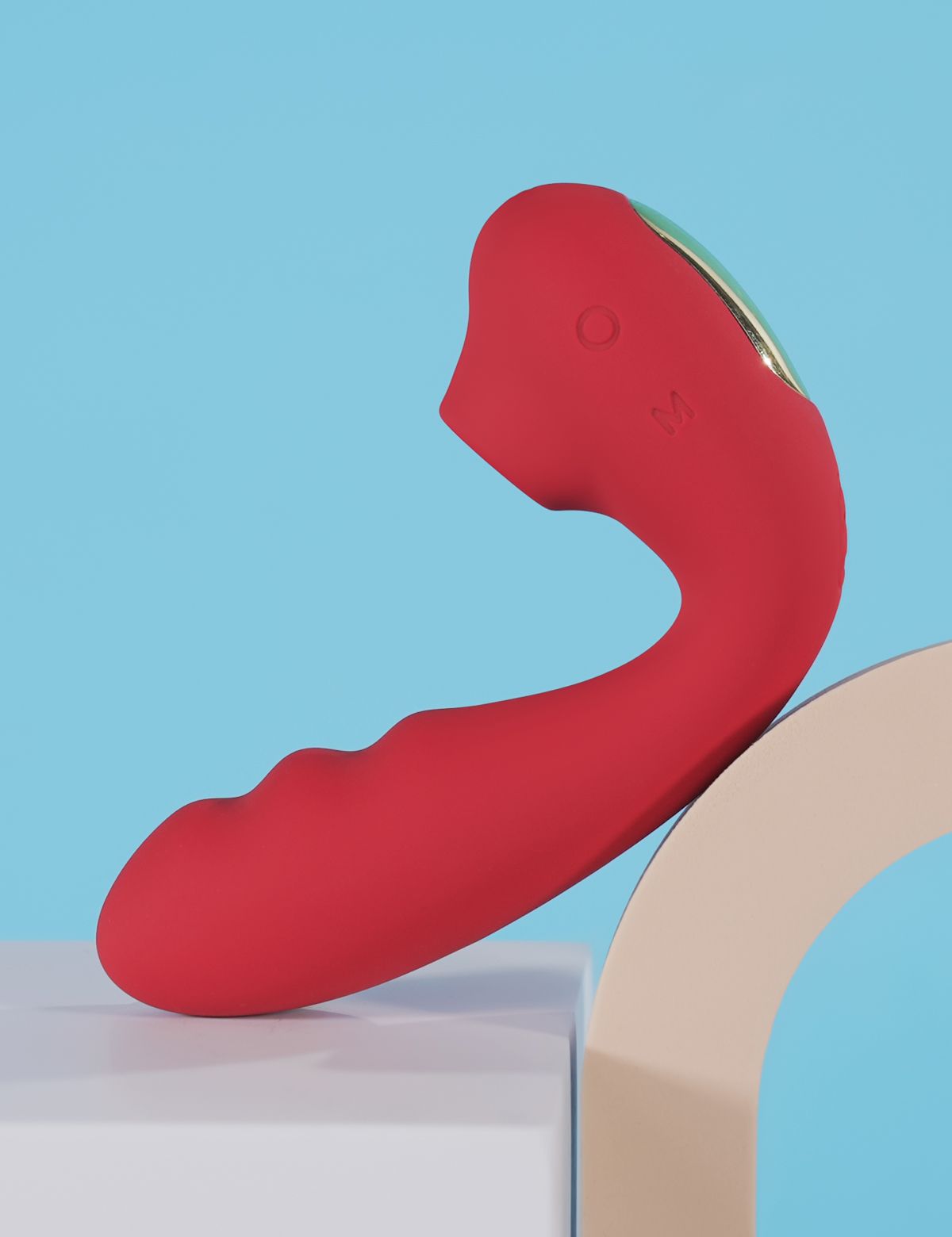 Красный вибратор с вакуумной стимуляцией и нагревом Tara 9