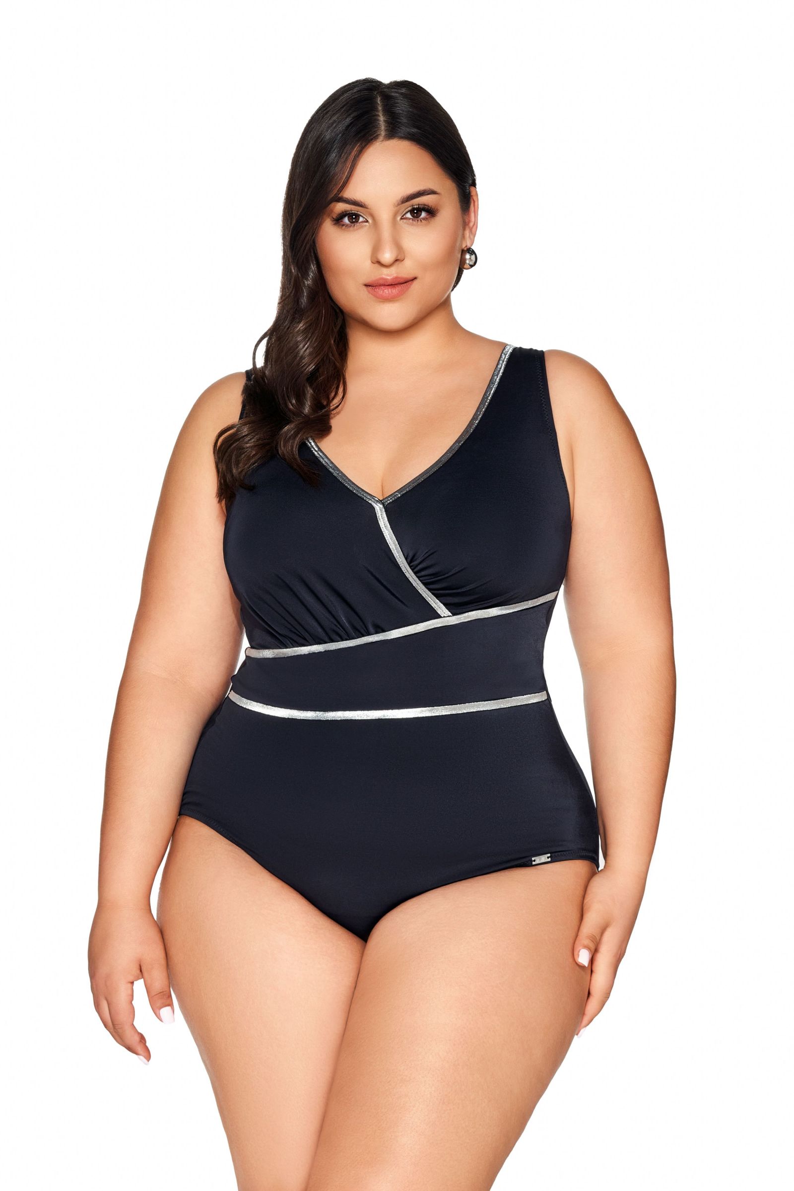 Роскошный купальник с серебристым декором 1