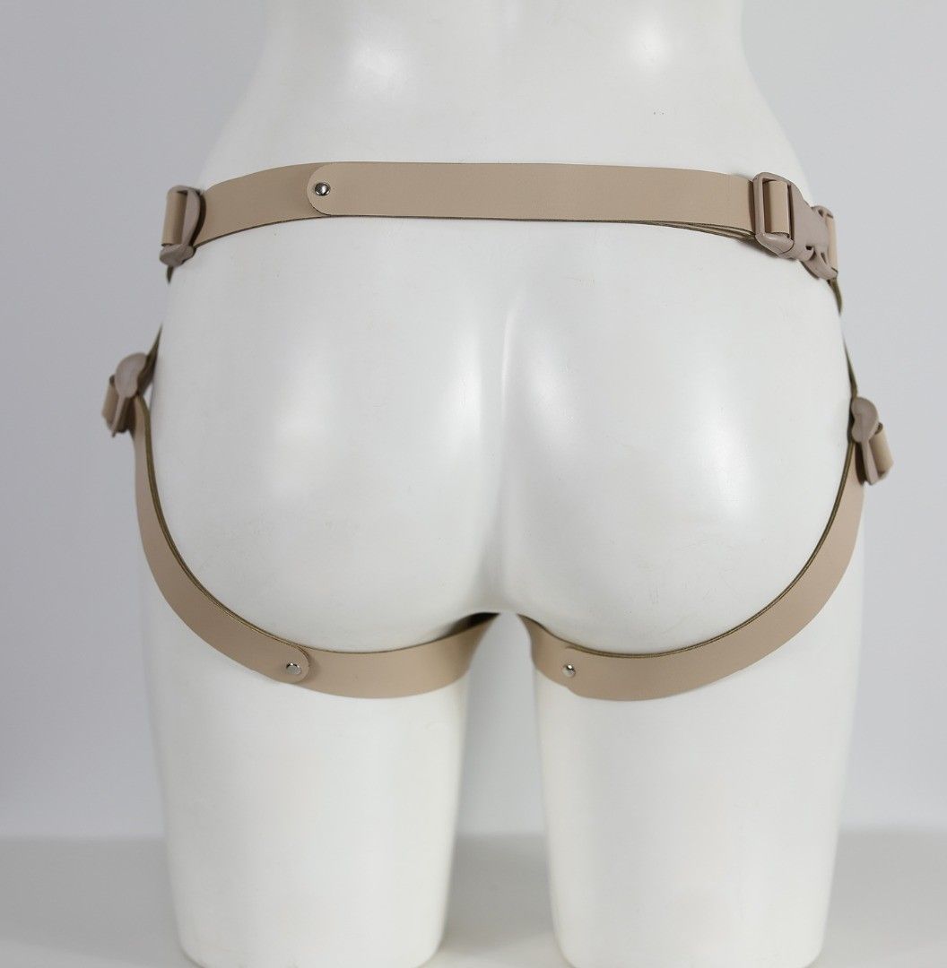 Бежевый пояс с двумя типами крепления насадок 4