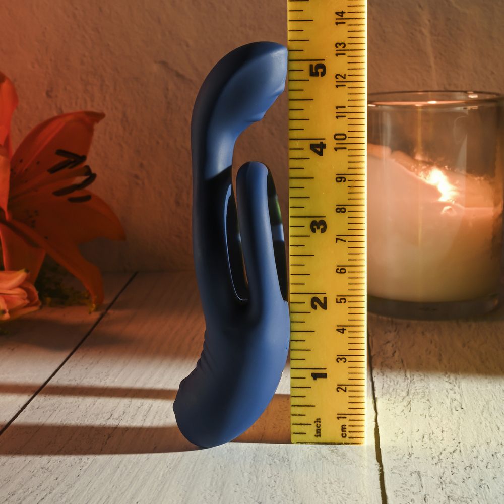 Синее эрекционное виброкольцо с двойным подхватом мошонки Ring Around The Rosy 10