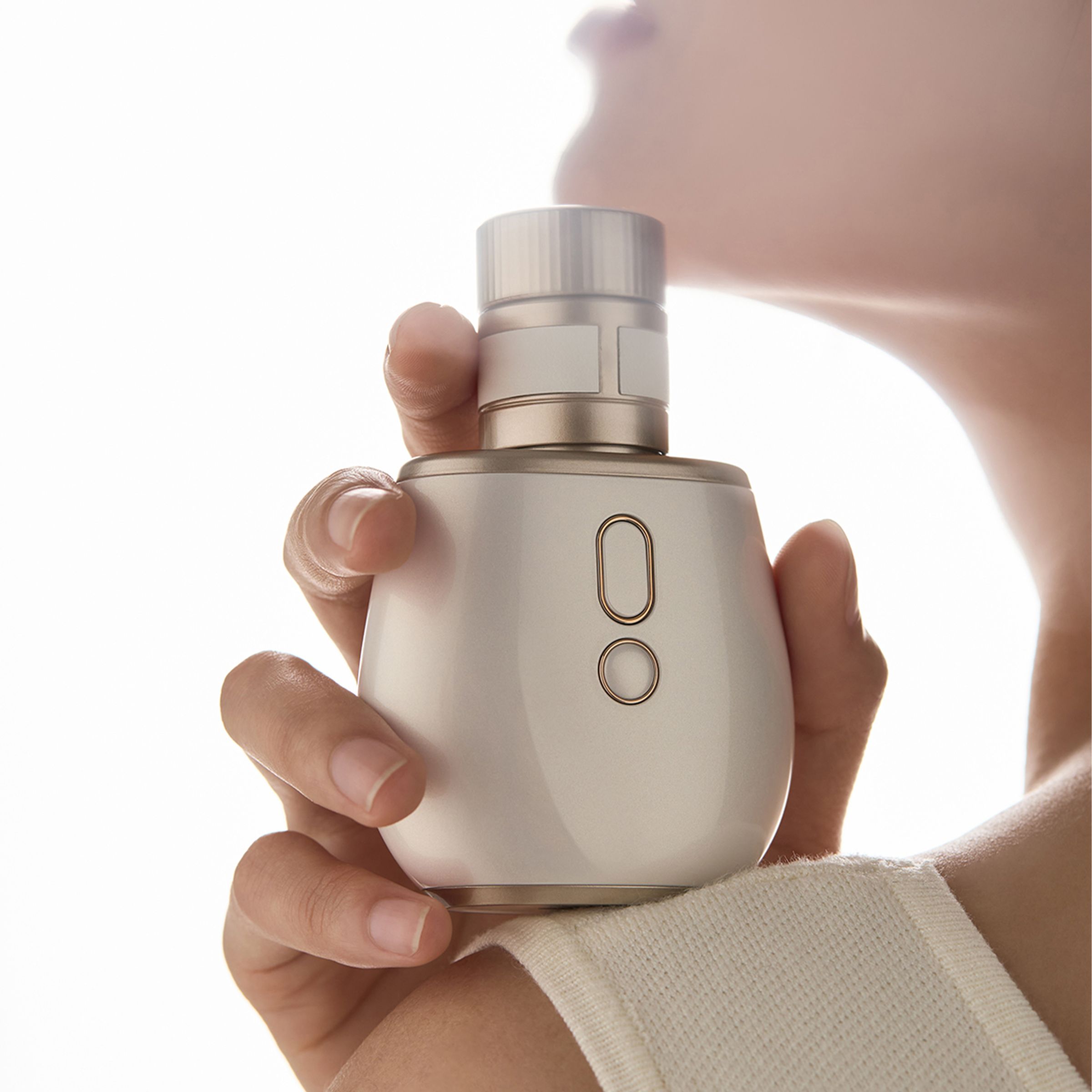 Элегантный стимулятор с вакуумом и микротоками Aromia 5