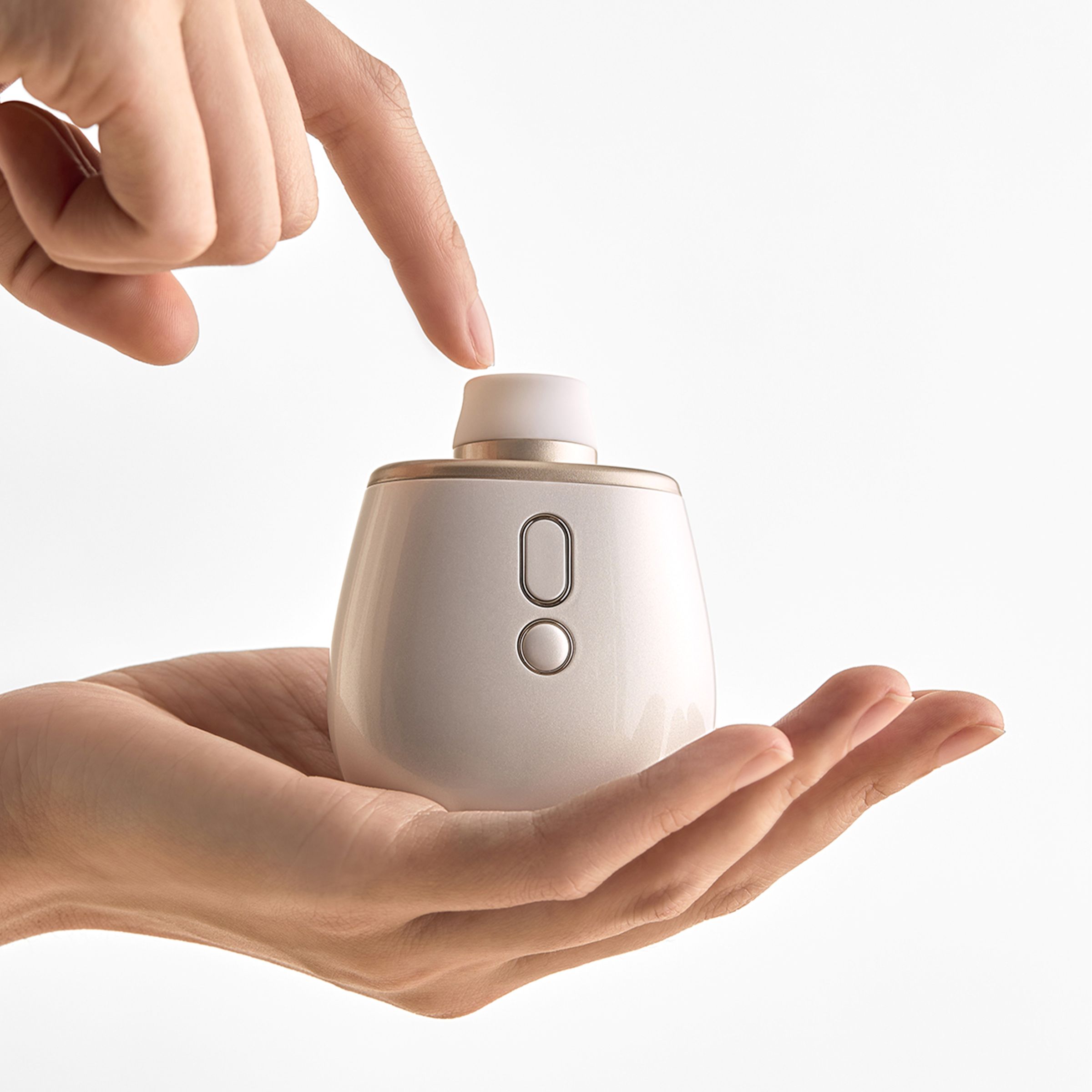 Элегантный стимулятор с вакуумом и микротоками Aromia 6