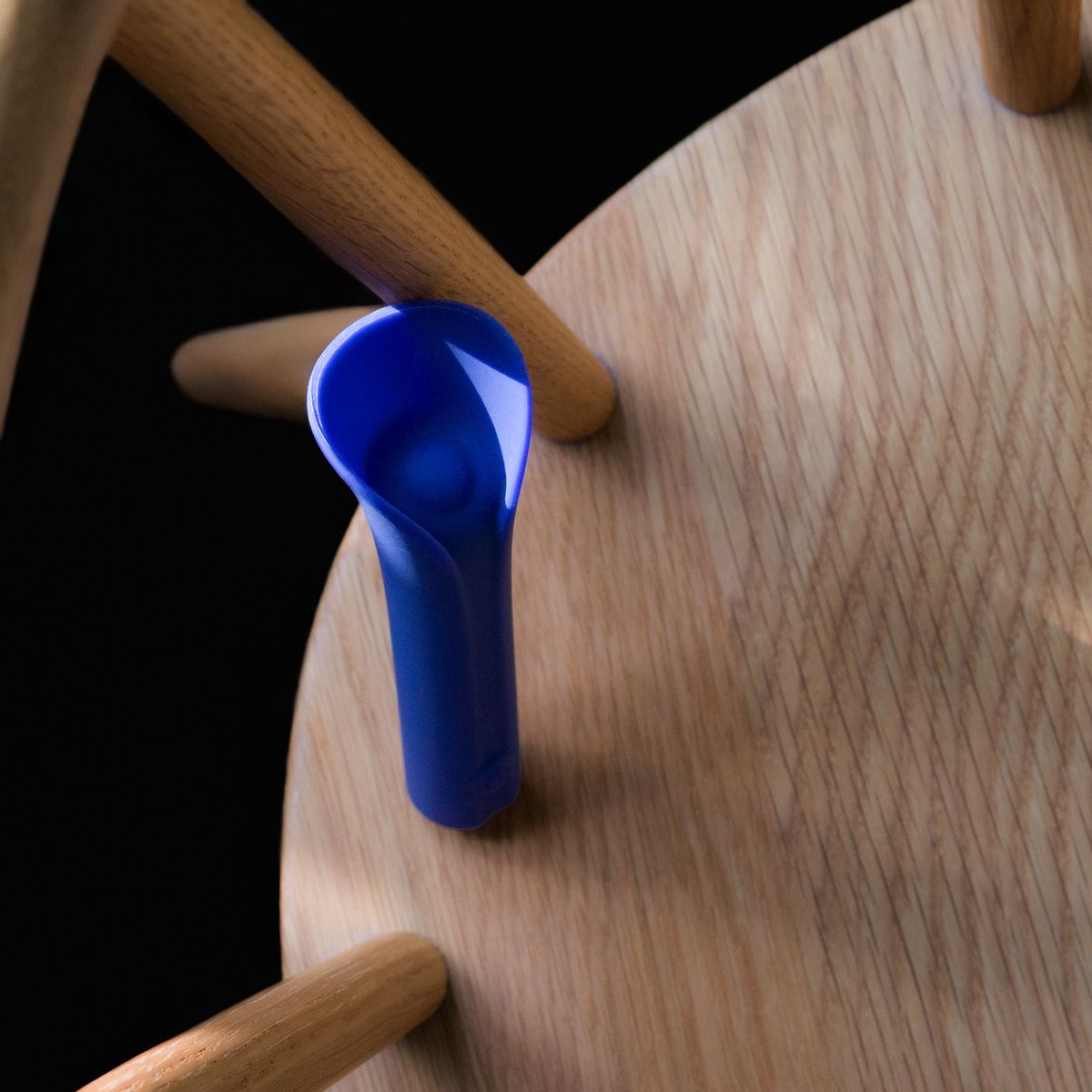 Синий мини-вибромассажёр Caress 11