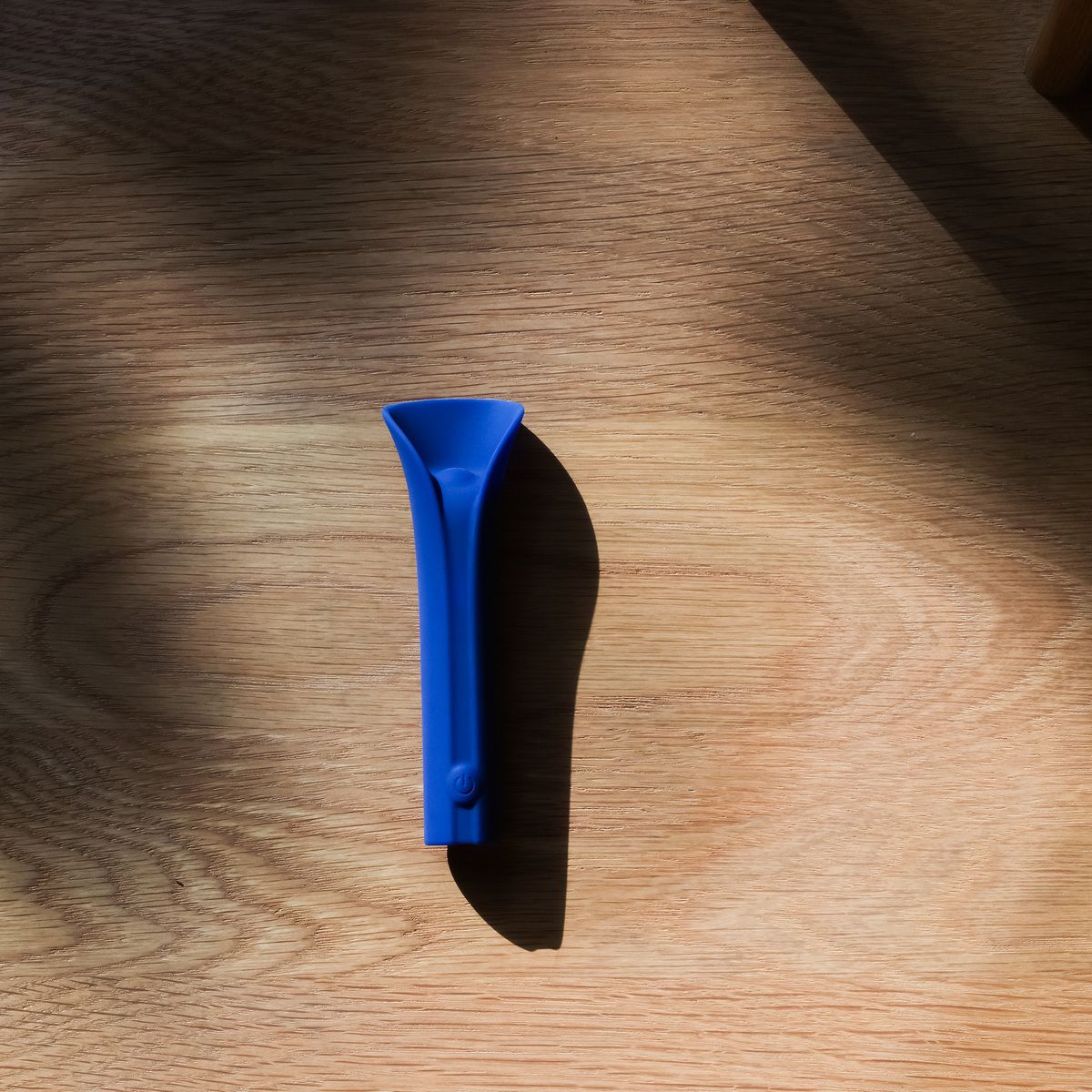 Синий мини-вибромассажёр Caress 12