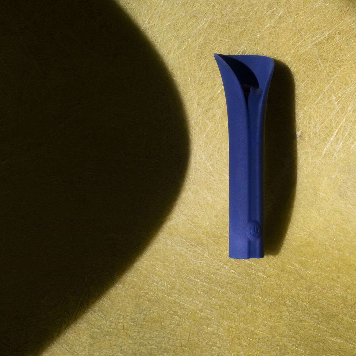 Синий мини-вибромассажёр Caress 13