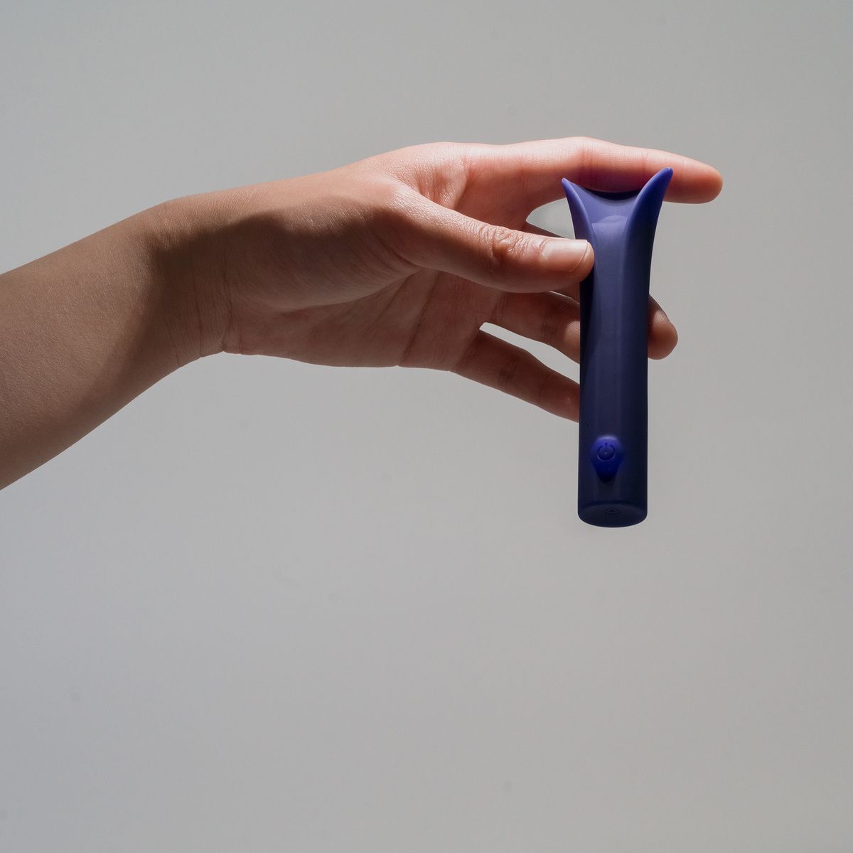 Синий мини-вибромассажёр Caress 5