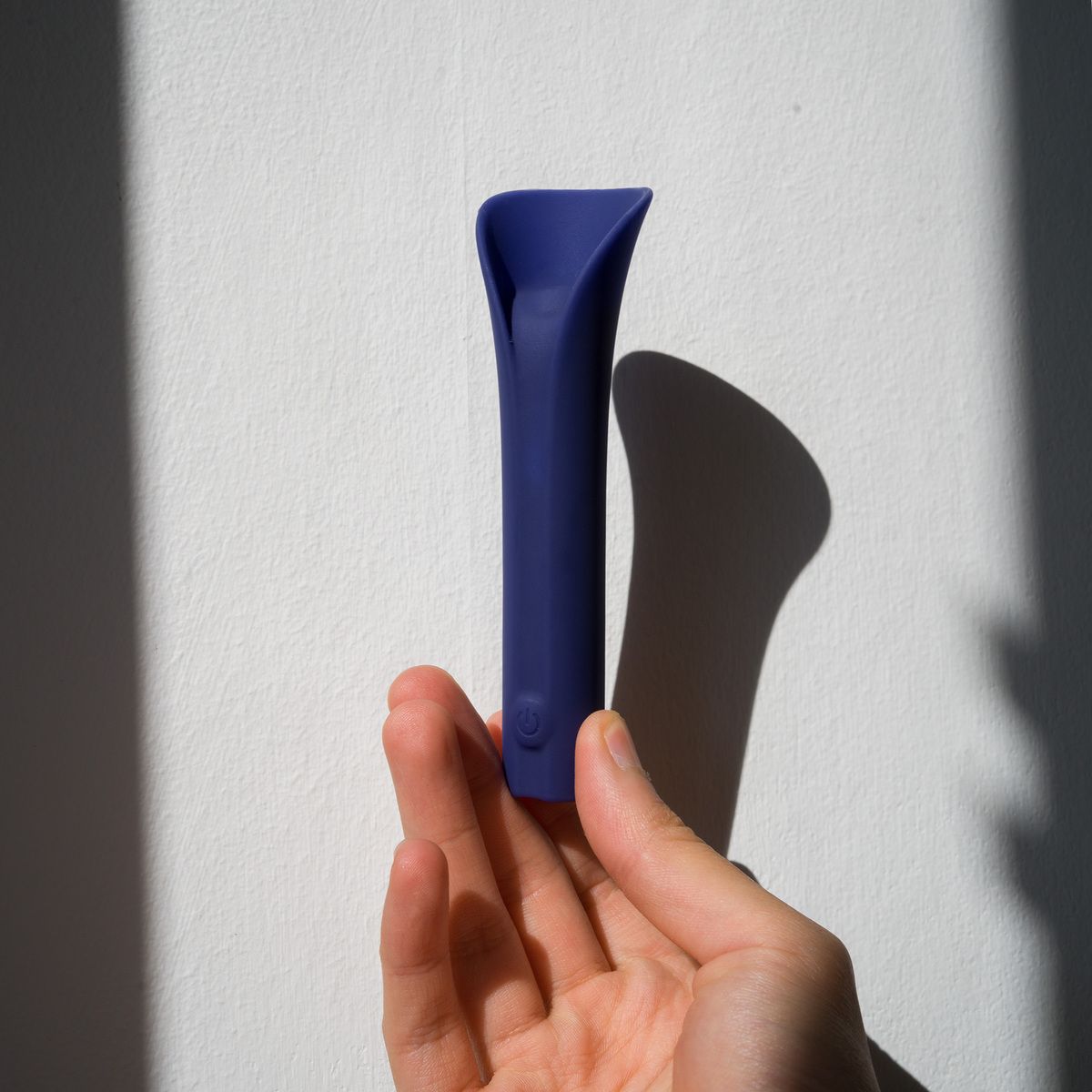 Синий мини-вибромассажёр Caress 9