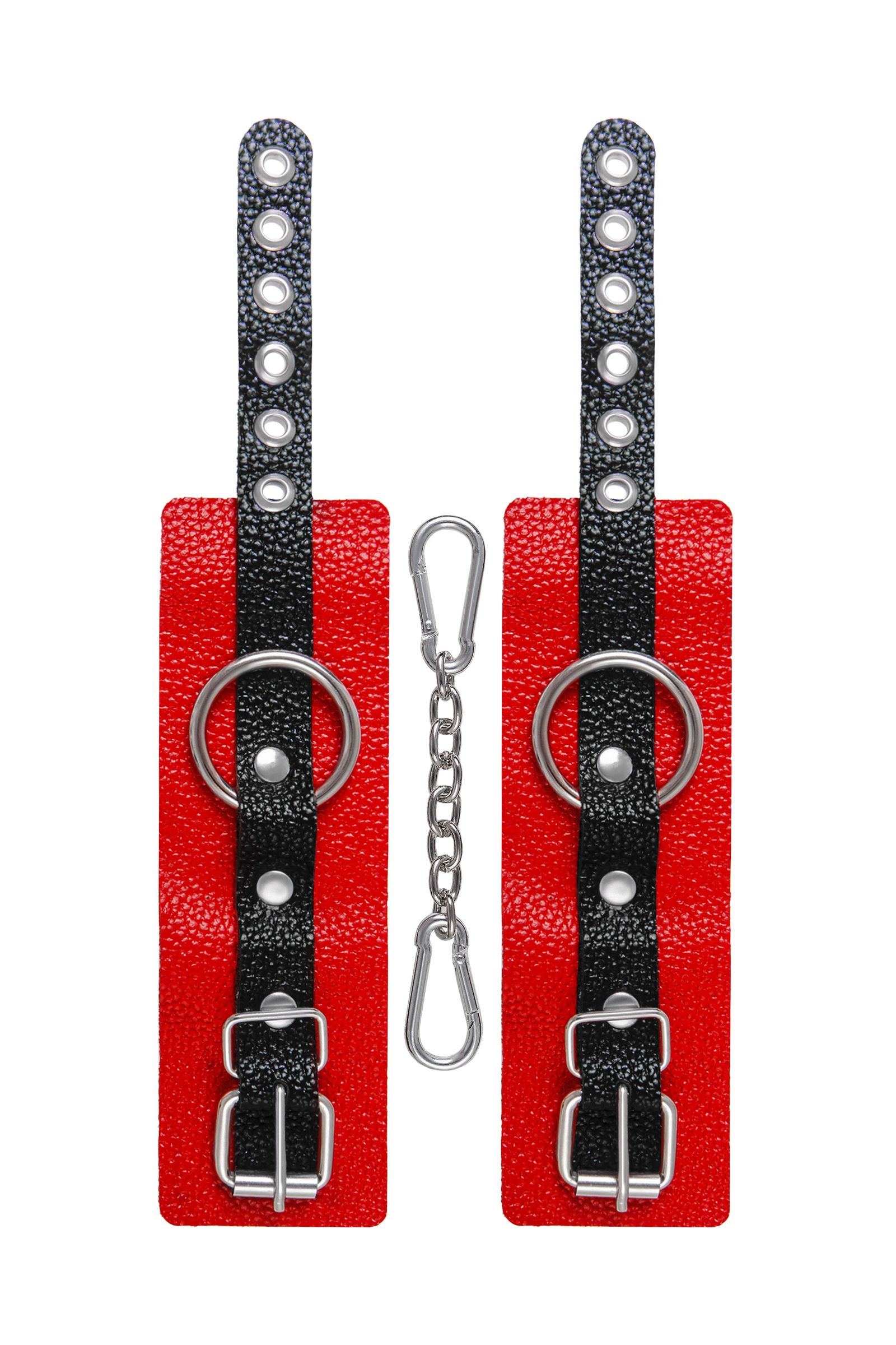 Красно-черные мягкие наручники с одним ремешком с люверсами 5