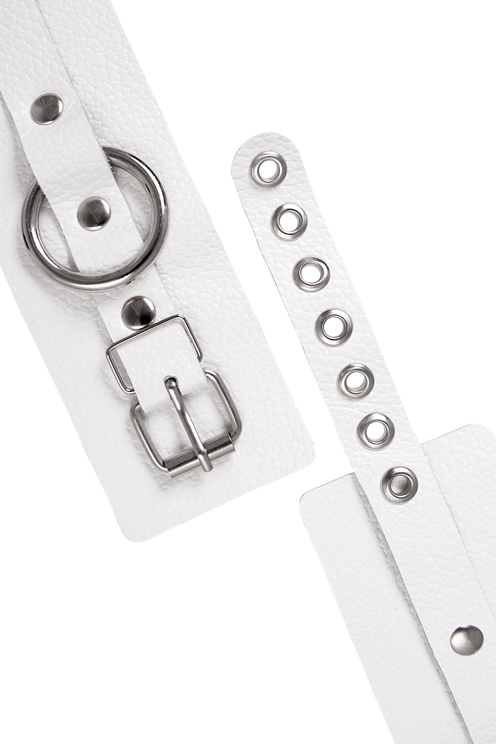 Белые мягкие кожаные наручники с люверсами 6