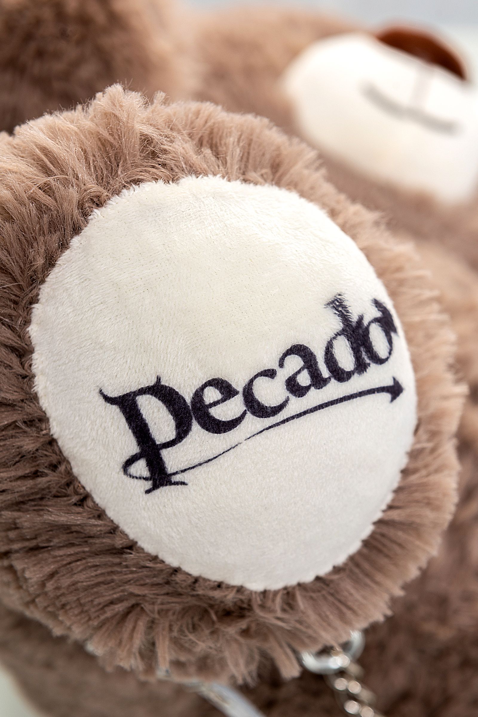 Бондажный набор: бурый мишка с белыми оковами и наручниками 4